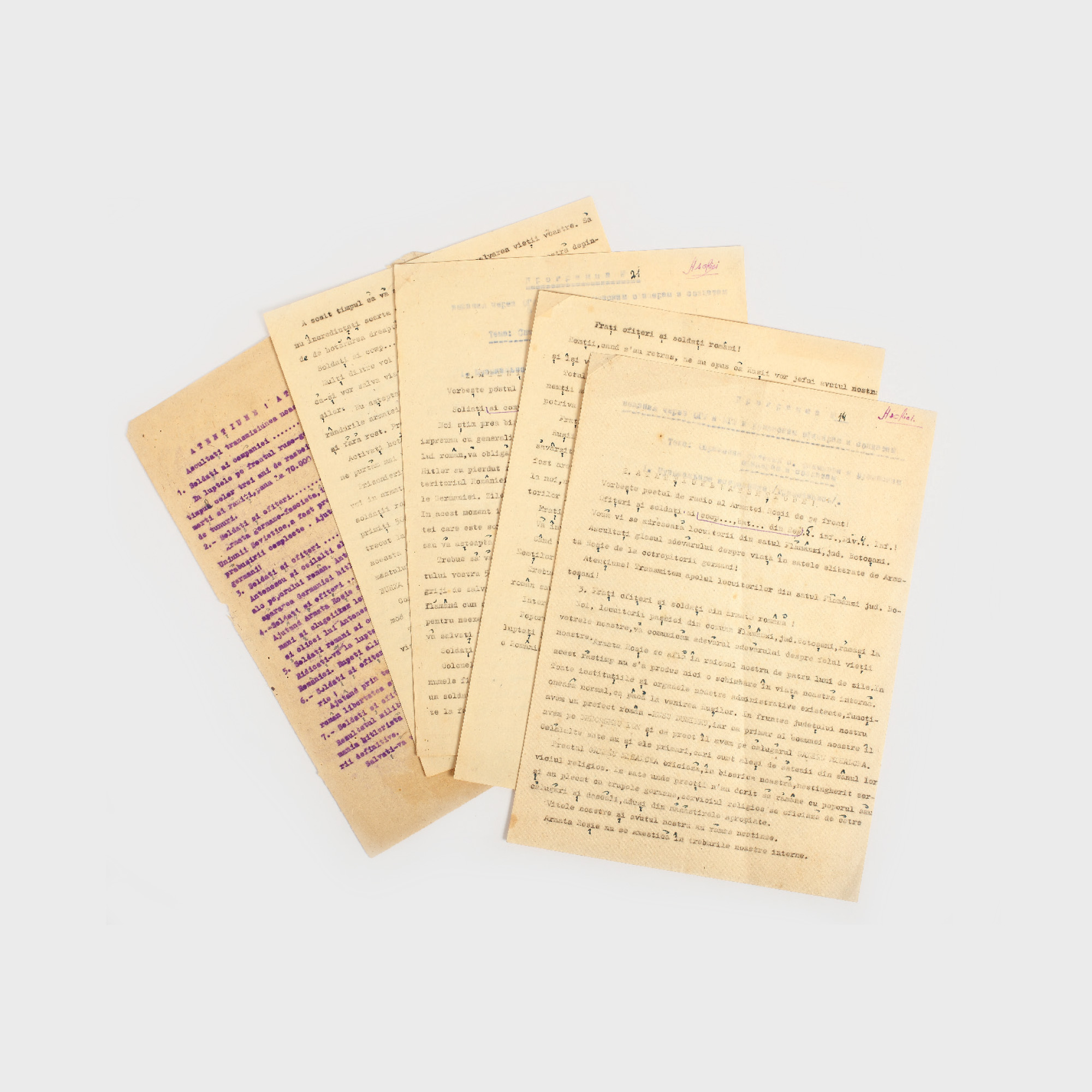 Set de cinci ciorne pentru corectura textului materialelor de propagandă rusească din vara anului 1944, documente unice