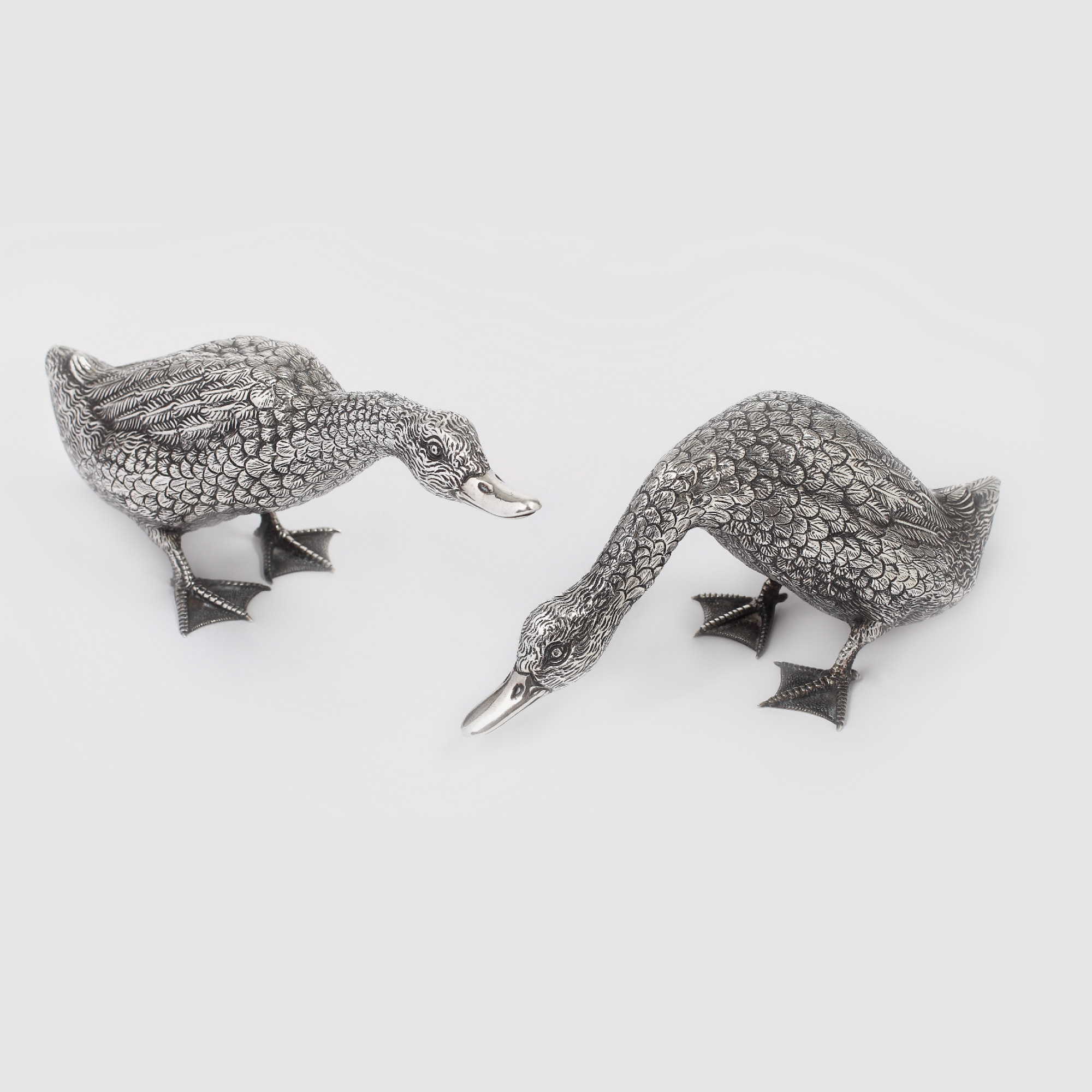 Pereche de gâşte din argint, figurine decorative pentru masă, jumătatea sec. XX