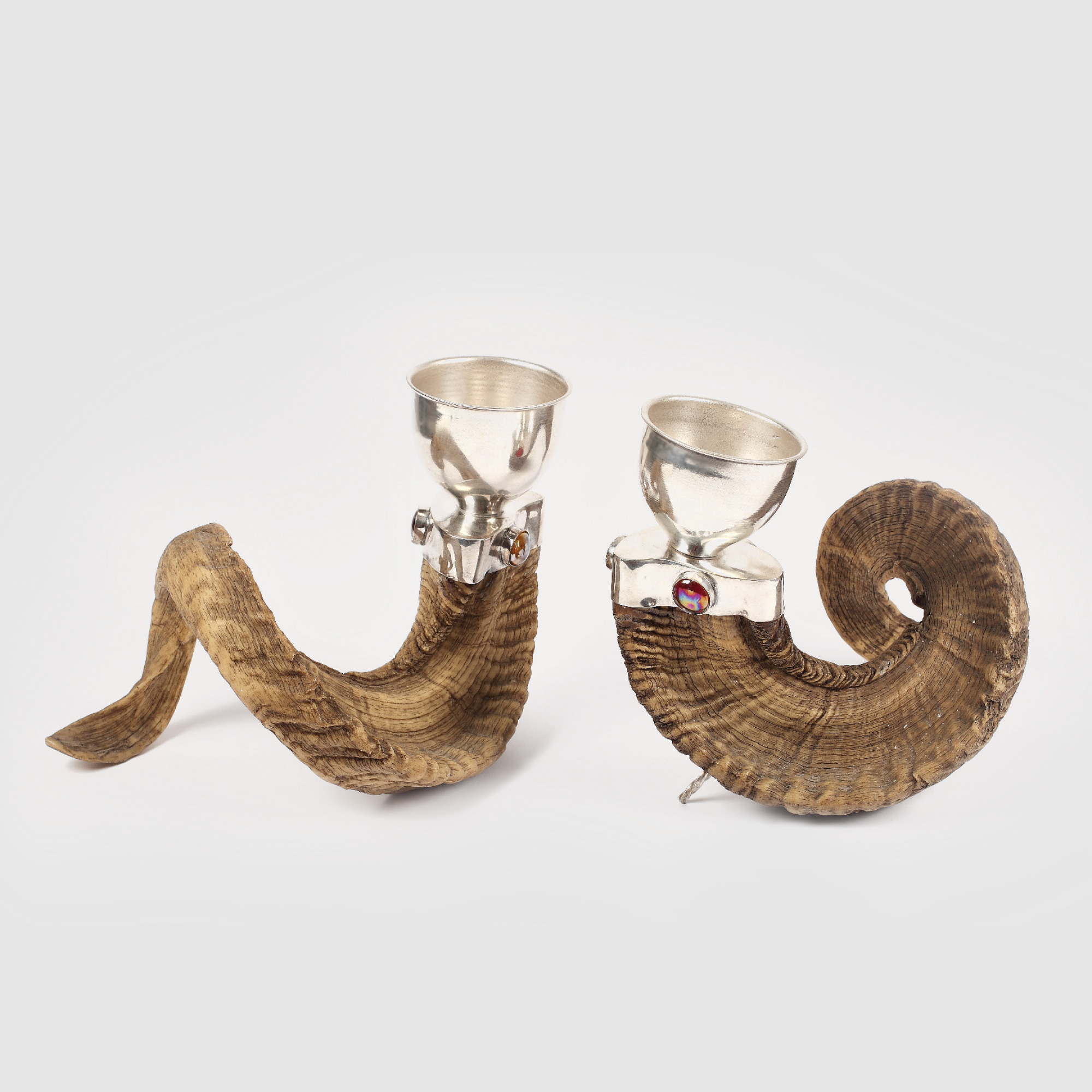 Pereche de pahare decorative din coarne de berbec