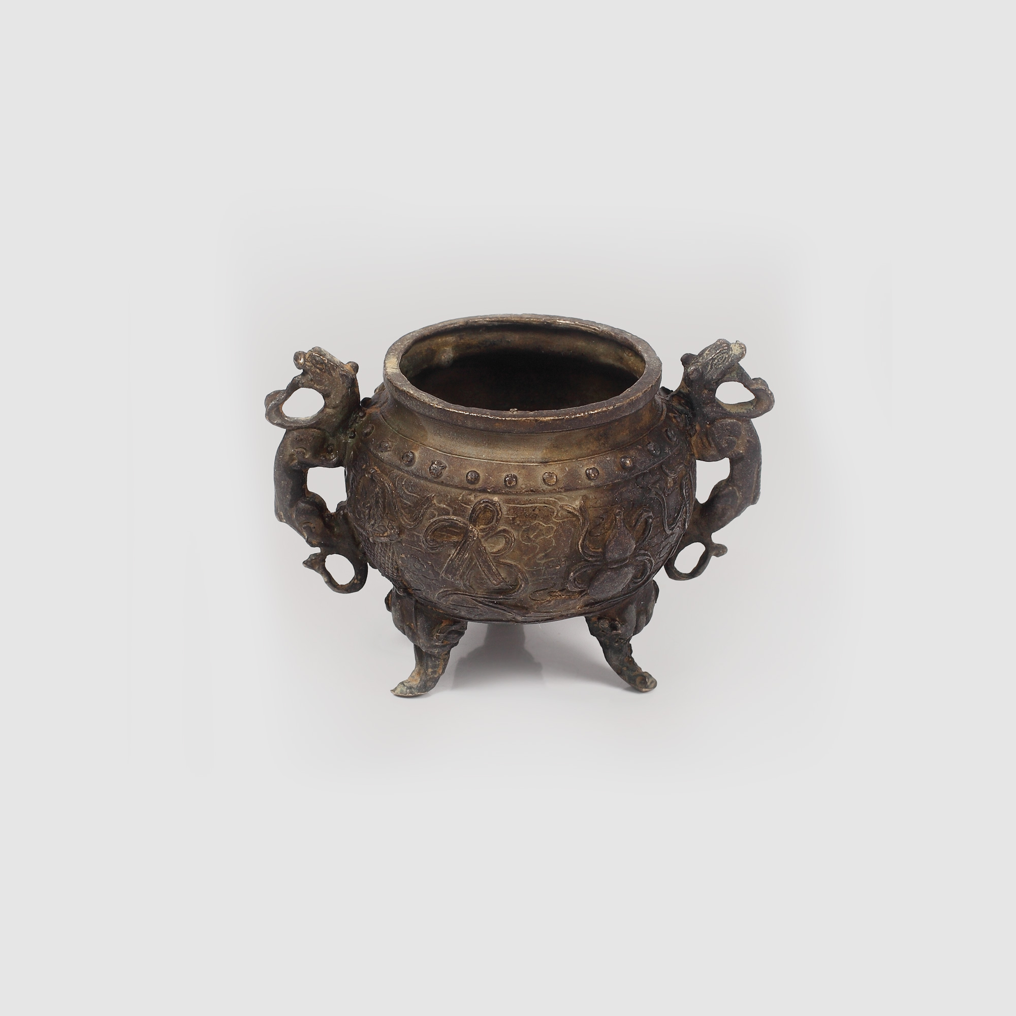 Brûle-parfum din bronz, decorat cu flori, săbii și rubane, sec. XIX