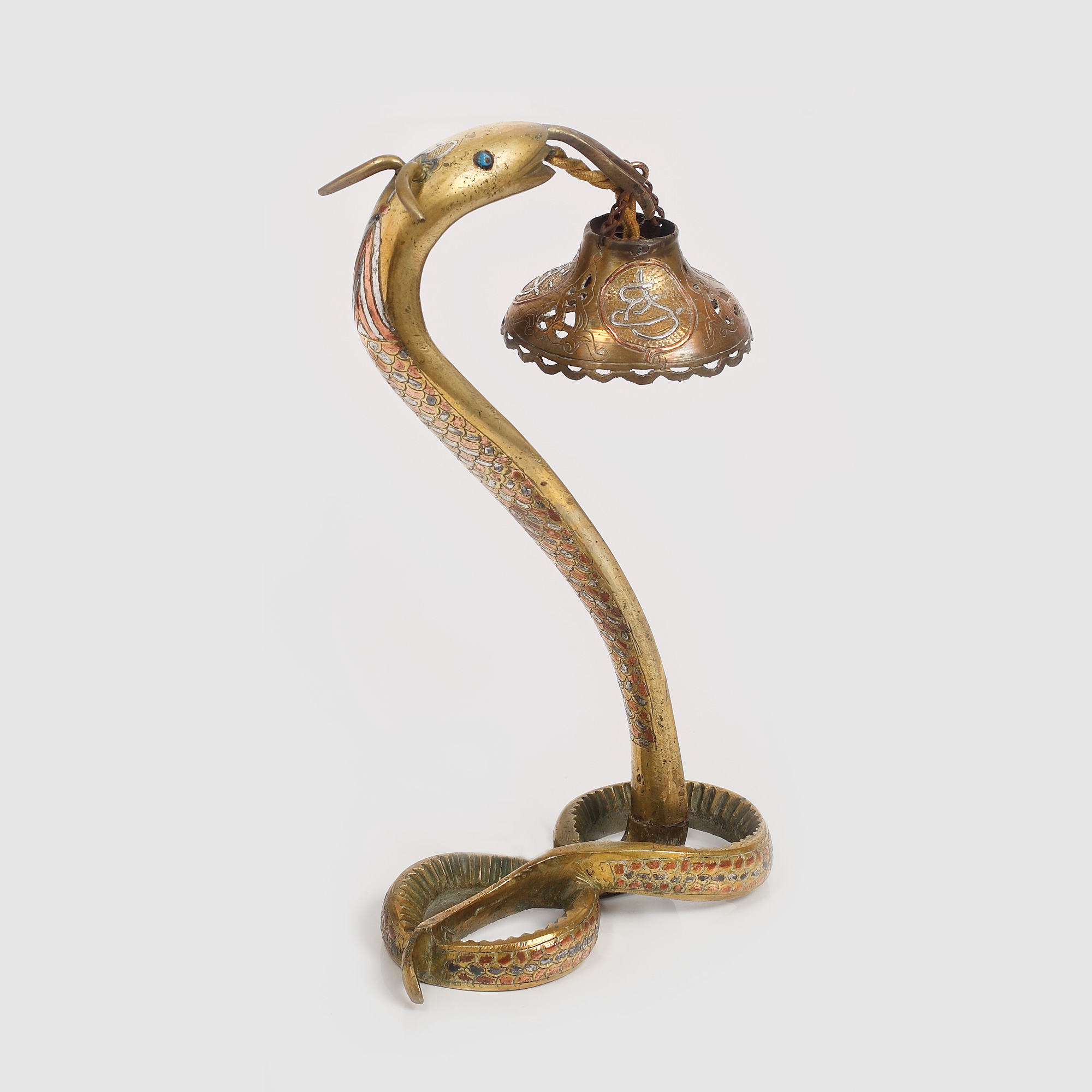 Lampă de birou din bronz damaschinat, sub forma unei cobre, prima jumătate a sec. XX