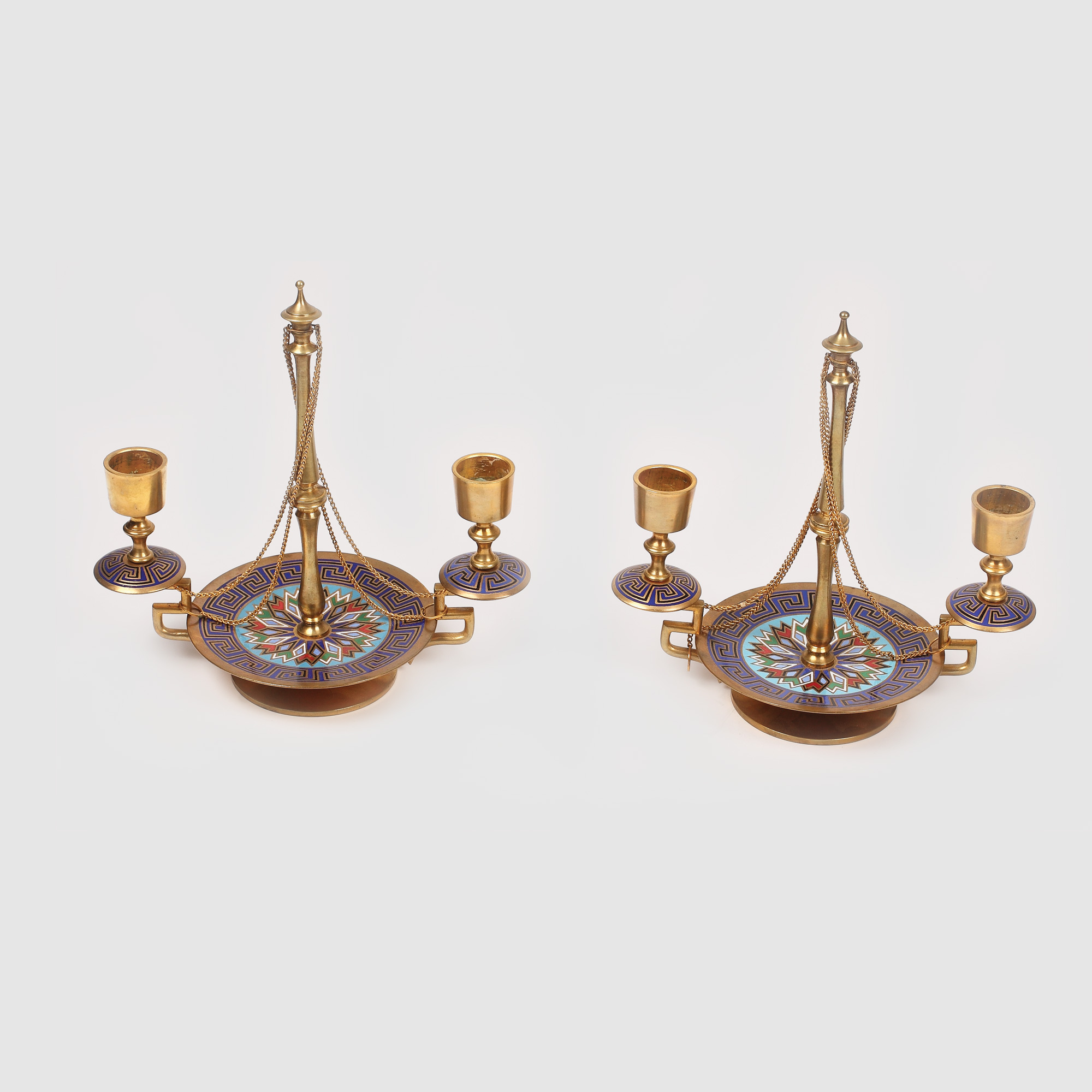 Rafinată pereche de sfeșnice egiptene, decorată în tehnica cloisonné, jumătatea sec. XX