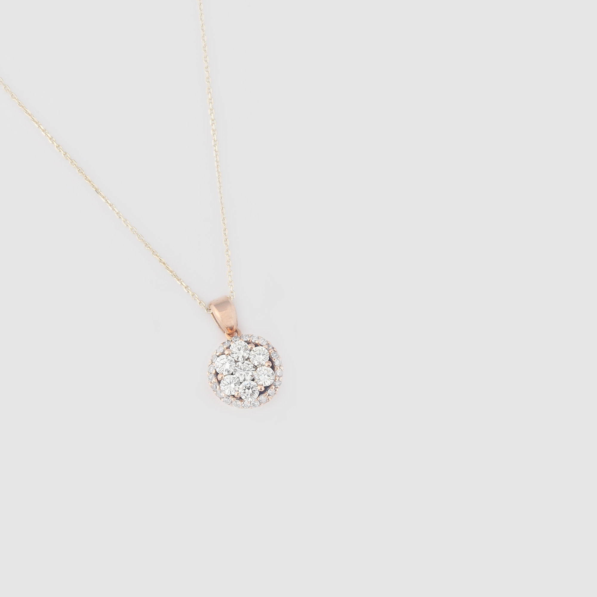 Lanţ cu pandantiv din aur, decorat cu floare de diamante