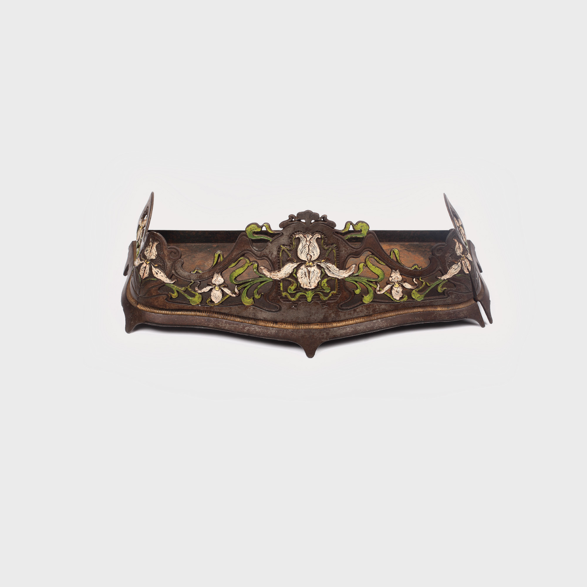 Cenuşar Art Nouveau, decorat cu irişi şi frunze stilizate, cca.1900