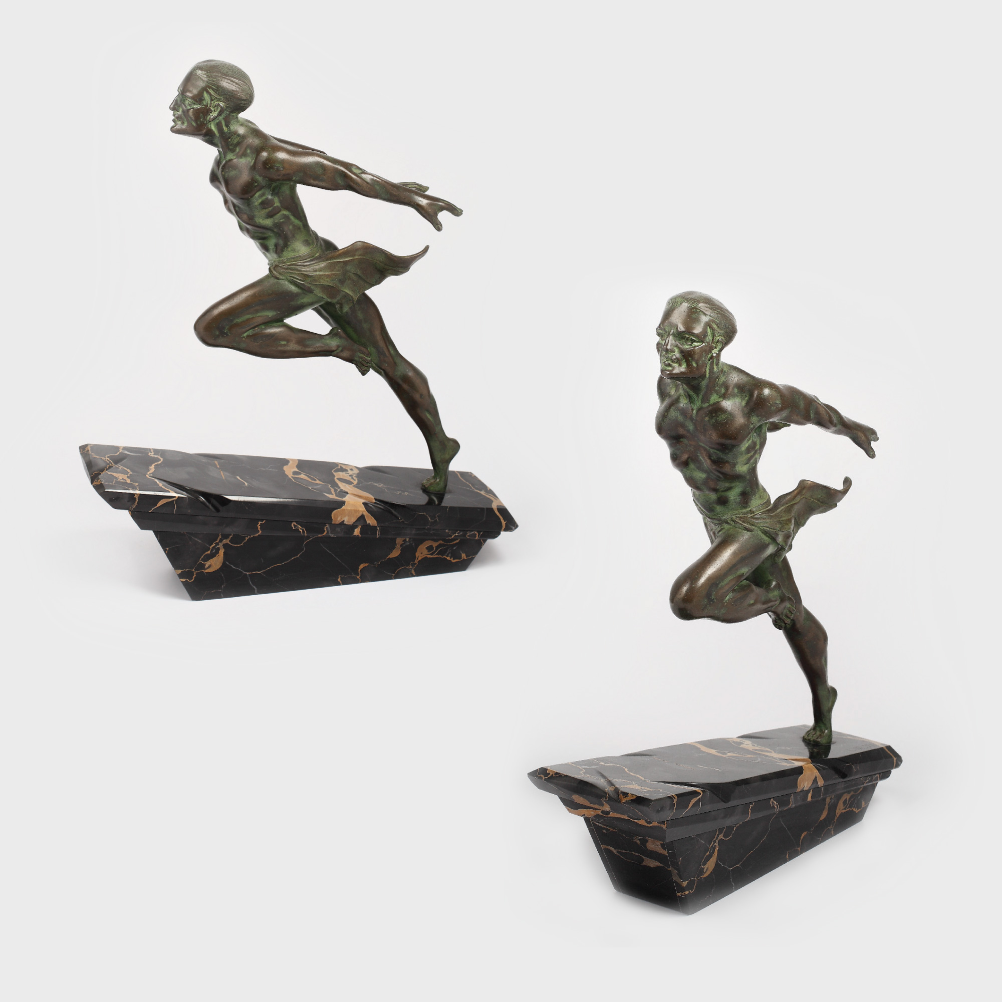 "Athlète en mouvement", piesă decorativă din bronz, atribuită Max le Verrier, cca. 1930