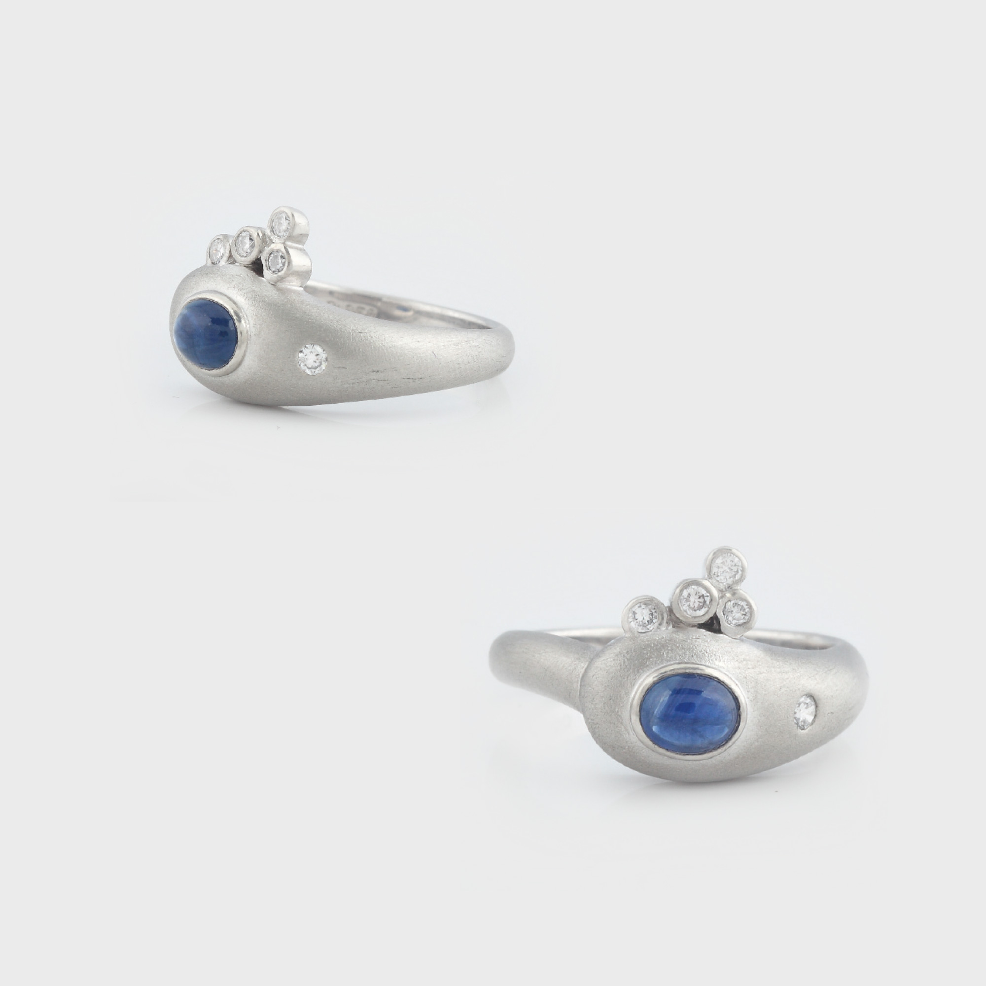 Interesant inel din platină, decorat cu un frumos safir oval și briliante