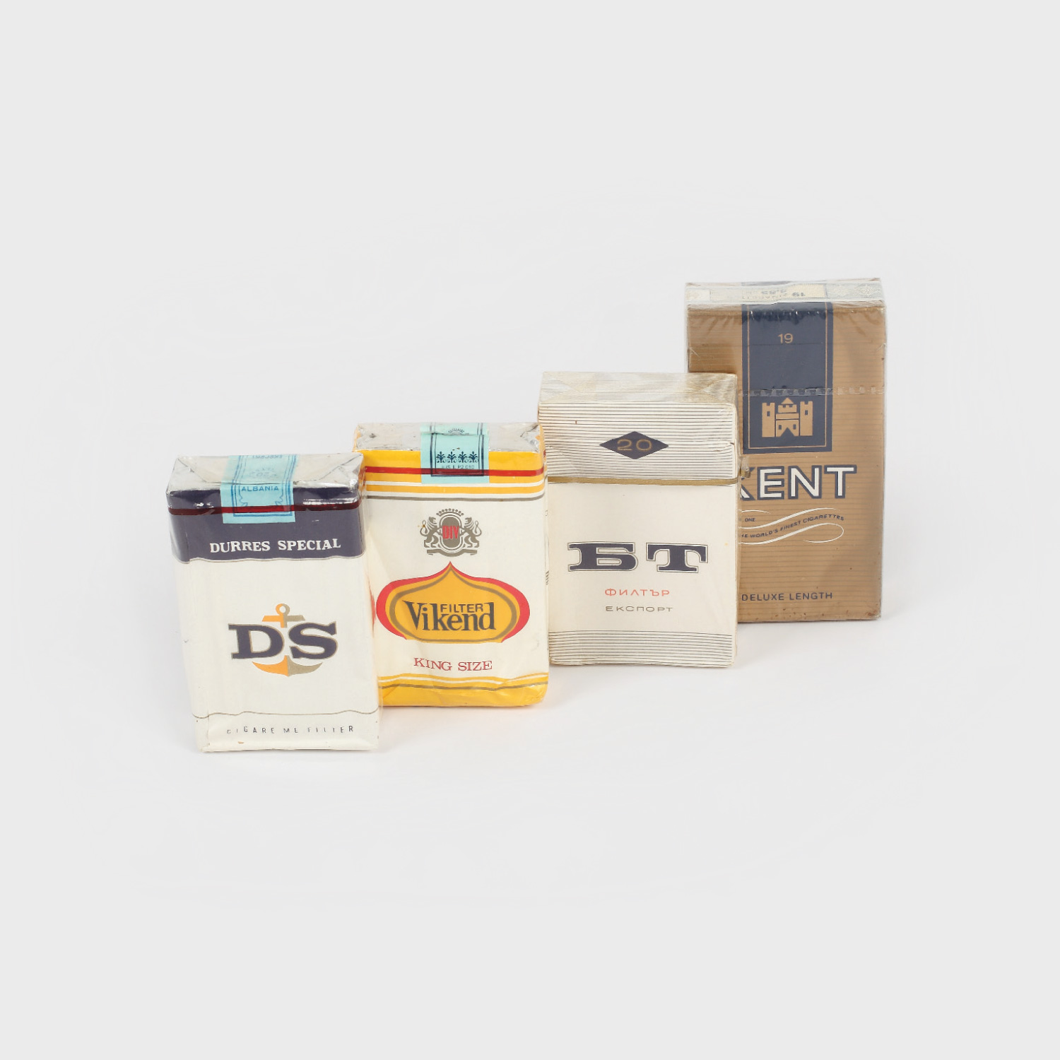 Lot format din 4 pachete de țigări de import: Kent, BT, Vikend și DS