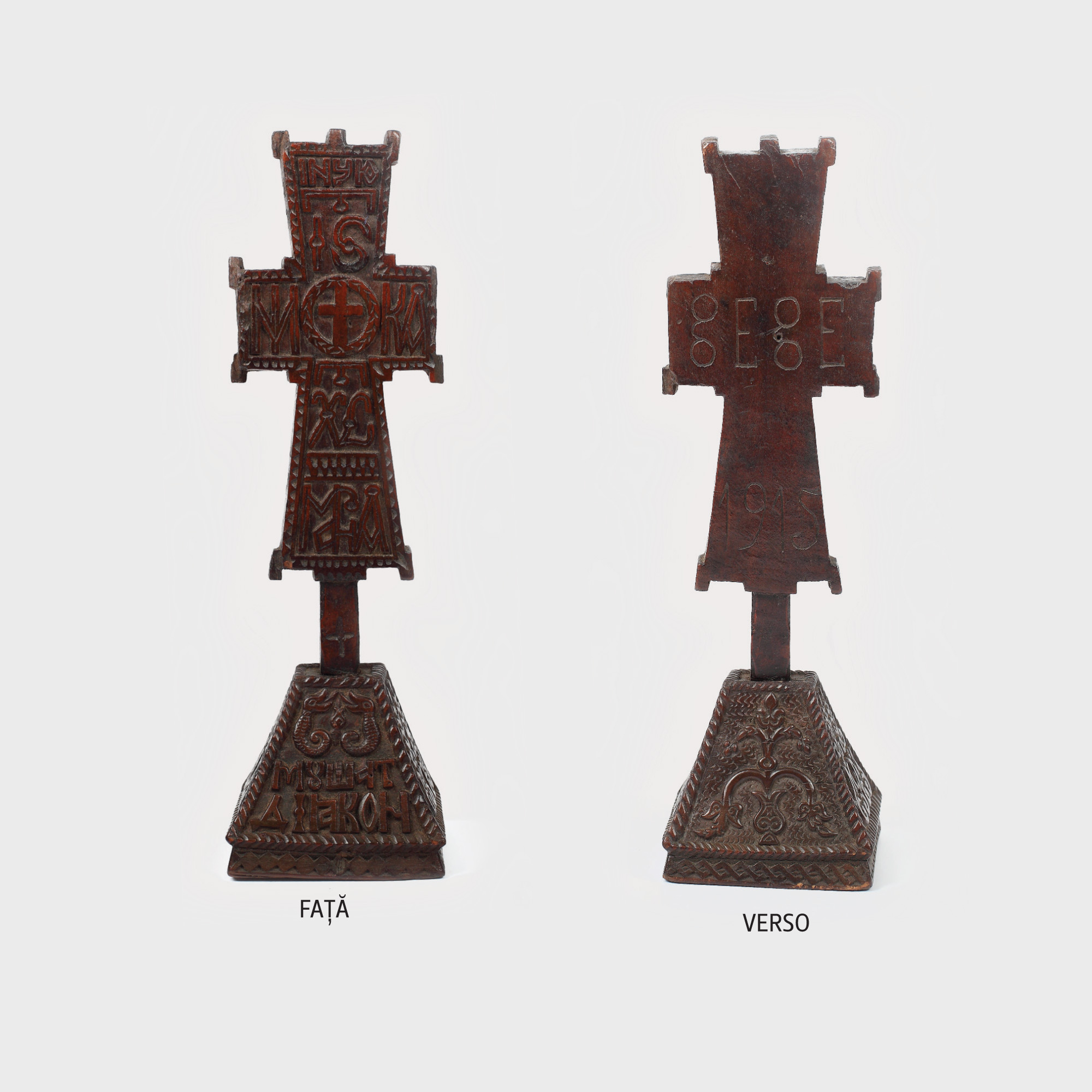 Cruce din lemn, semnată Mușat Diacon, sculptor bisericesc din Opătești (activ între 1780-1823), piesă similară unei cruci de la Mănăstirea Cozia
