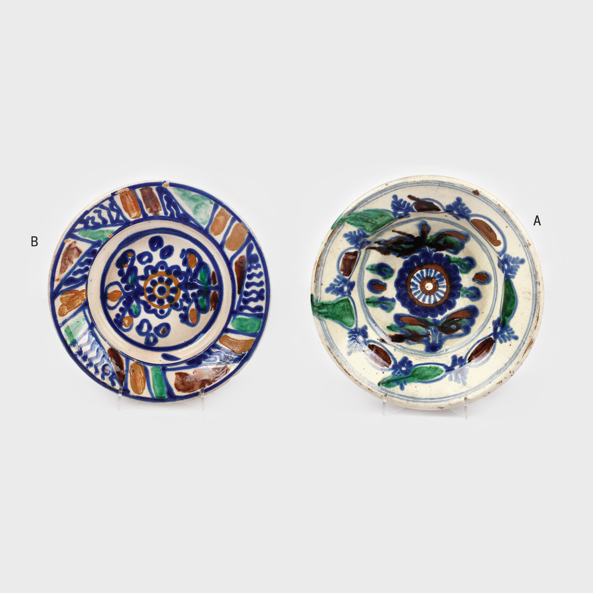 Lot format din două farfurii din ceramică de Zalău, primul sfert al sec. XX