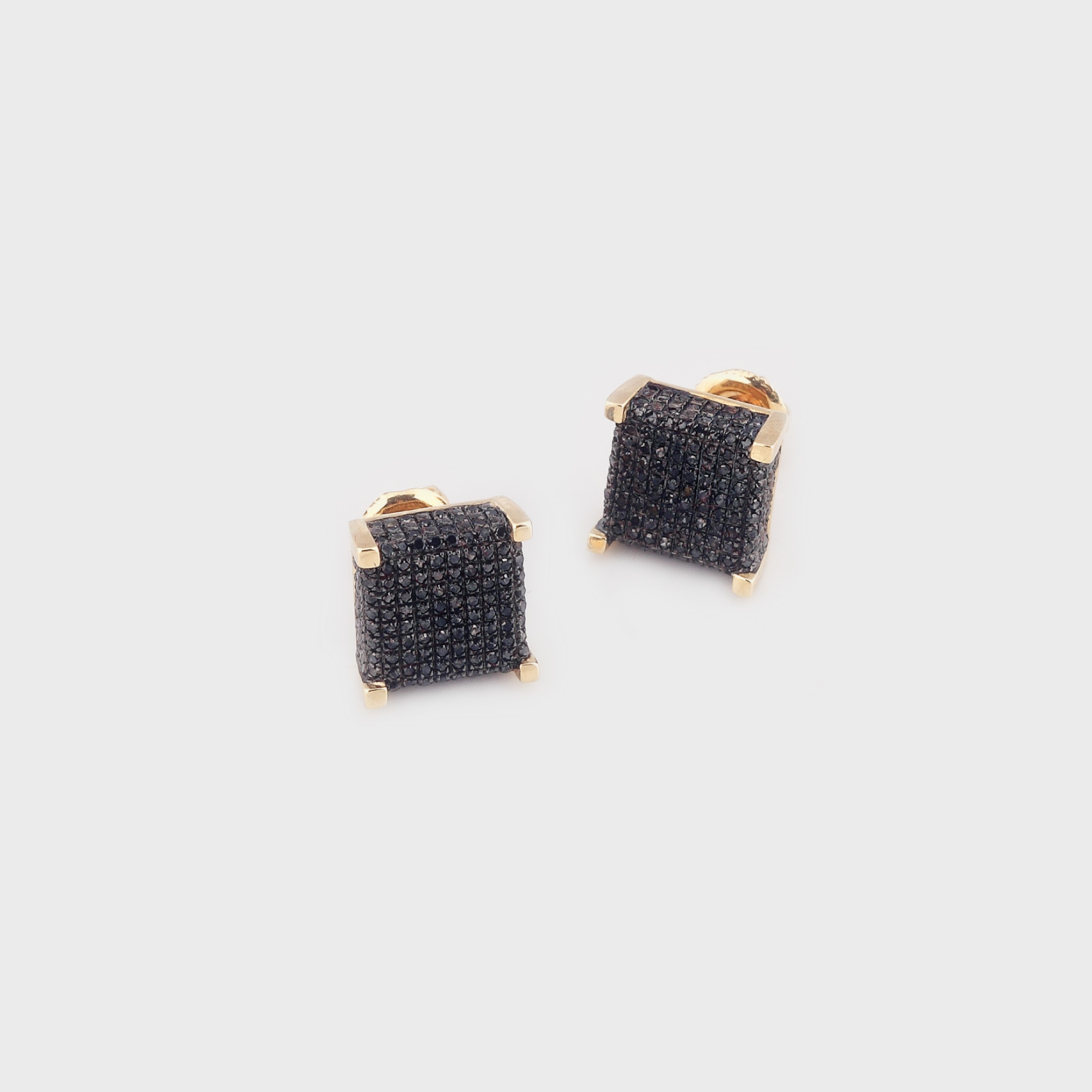 "Diamond squares" - pereche de cercei din aur, decorată cu diamante