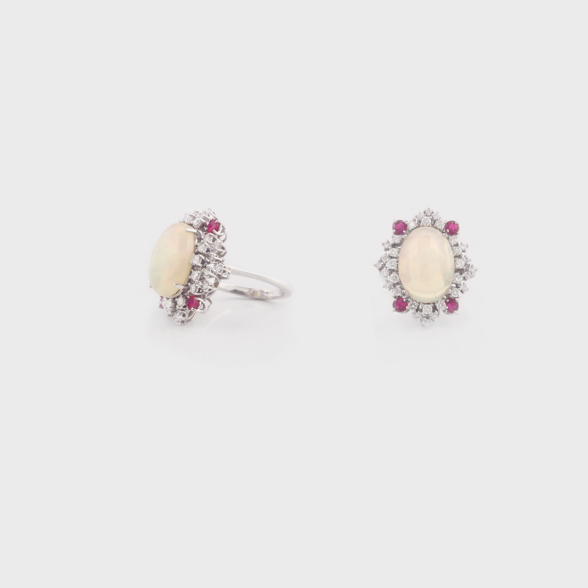 Impresionant inel din aur alb, decorat cu opal, diamante şi rubine