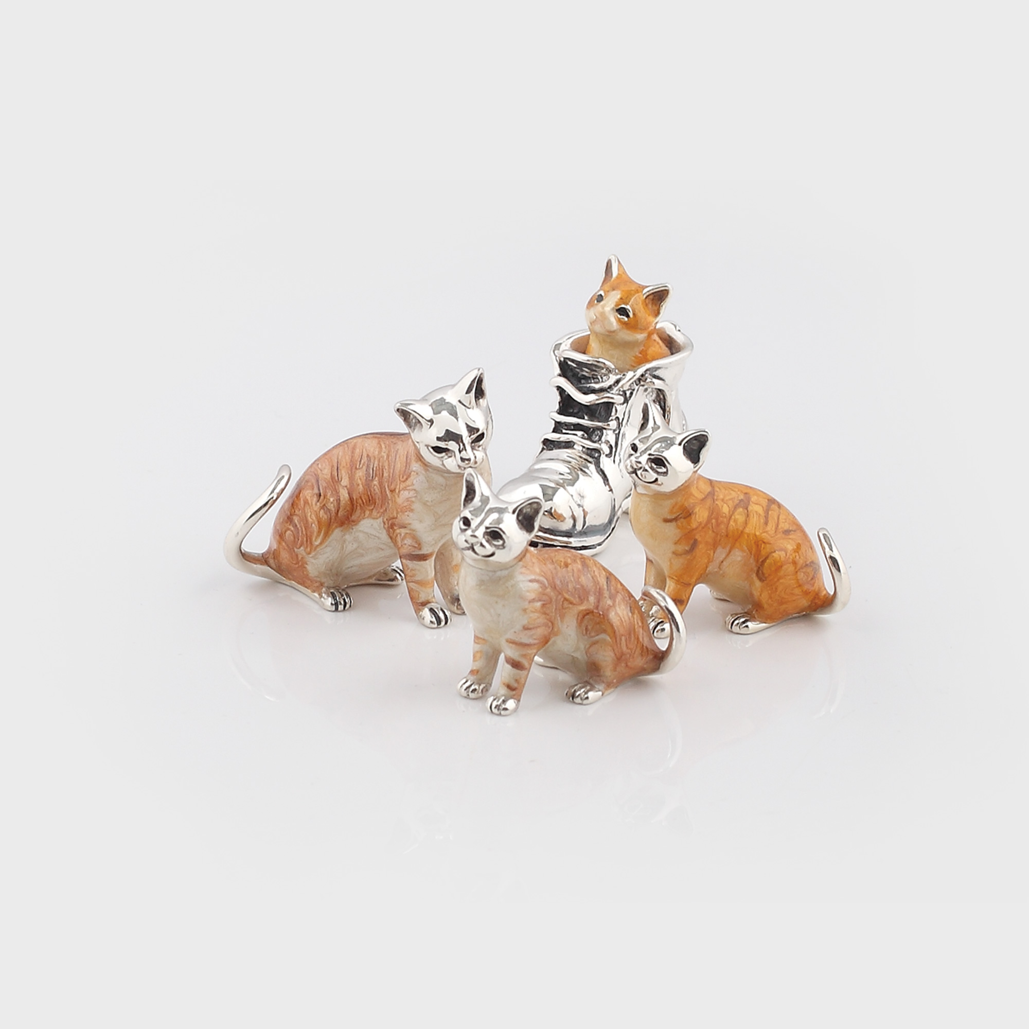 "Familia" - colecţie de patru feline miniaturale din argint