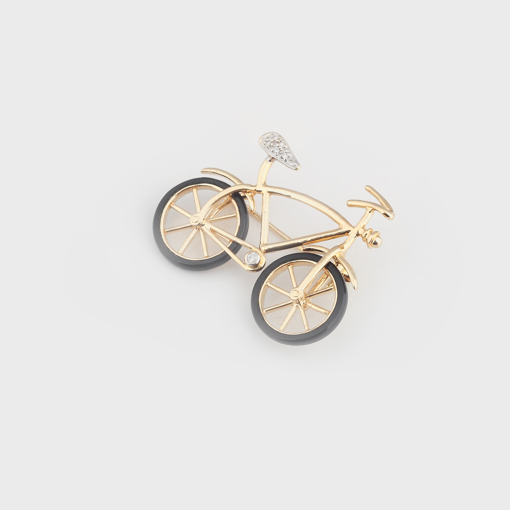 "Velo" - broșă-mărțișor din aur, decorată cu diamante