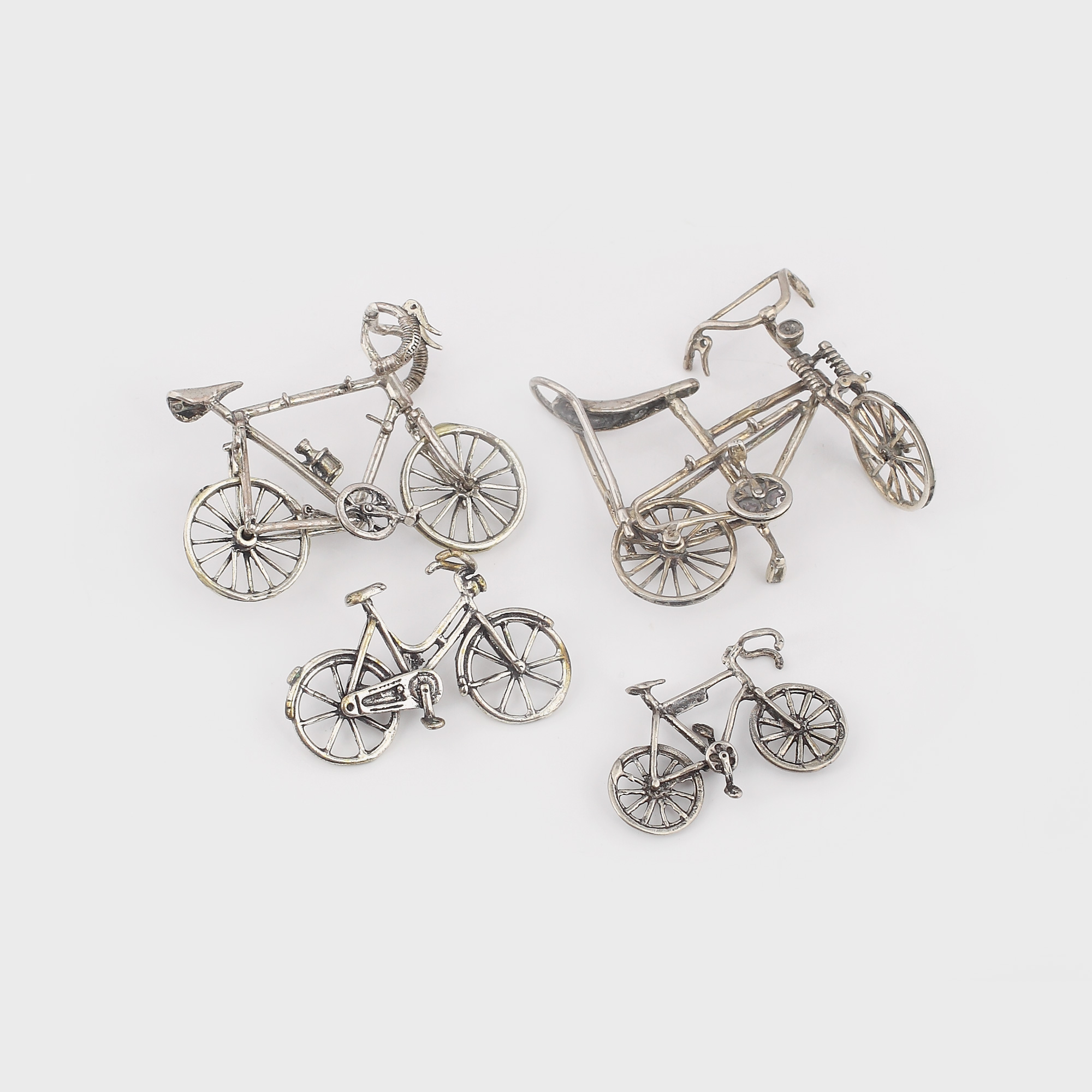 Colecţie de biciclete miniaturale din argint