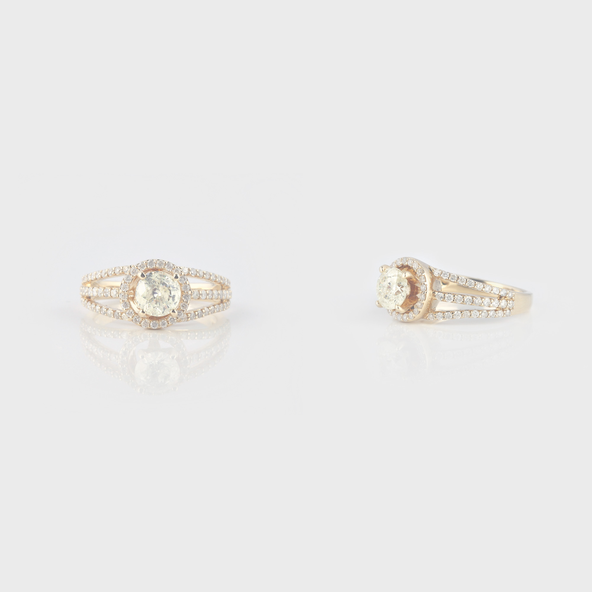 Superb inel din aur, decorat cu diamant central, anturat de diamante