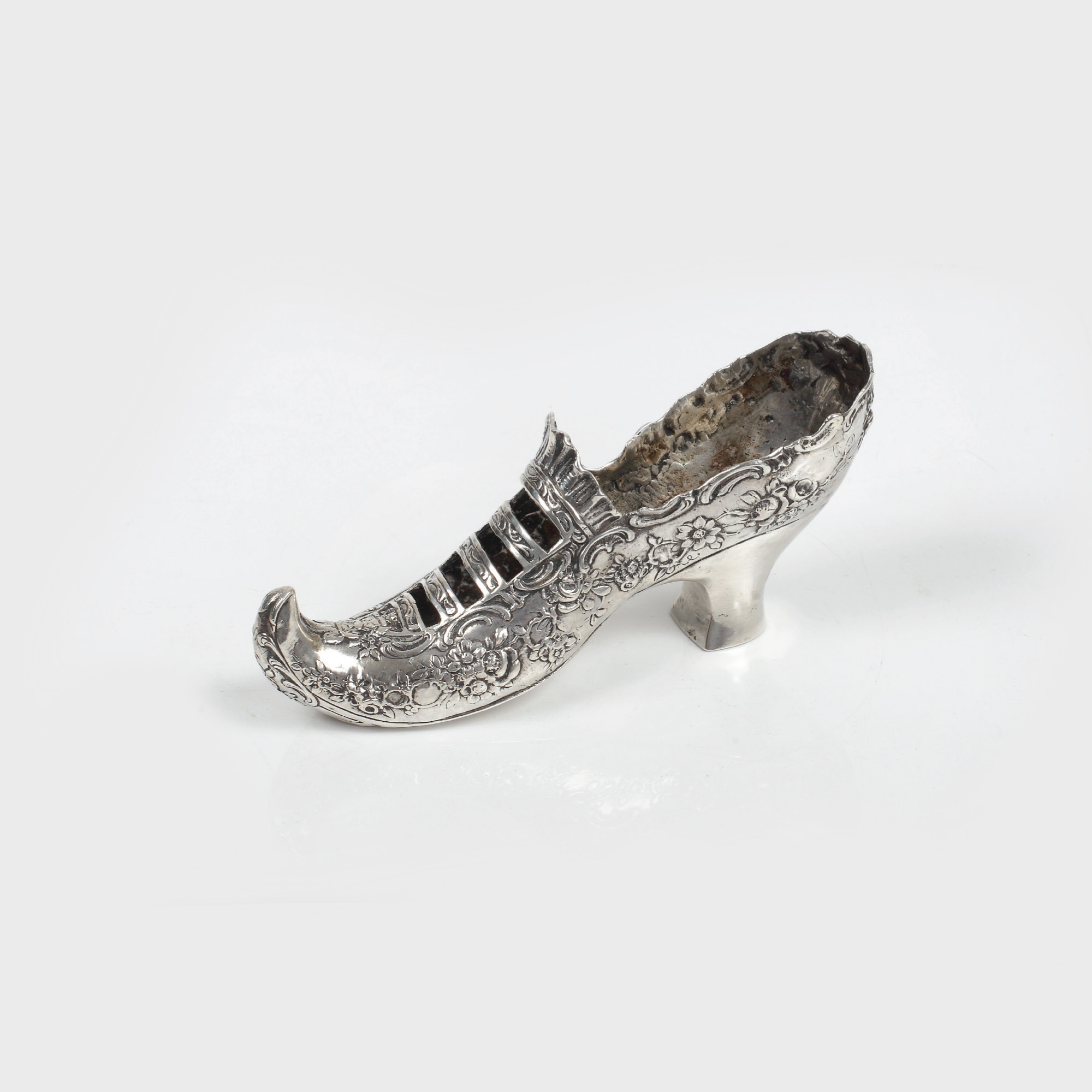 Pantof în manieră Neo-rococo din argint Gebruder Neumann, 1926, piesă de colecţie