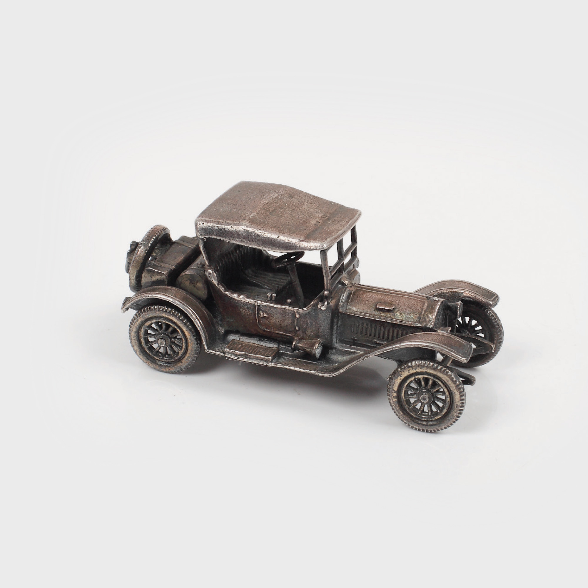 Miniatură Fiat, din argint, cu roți mobile