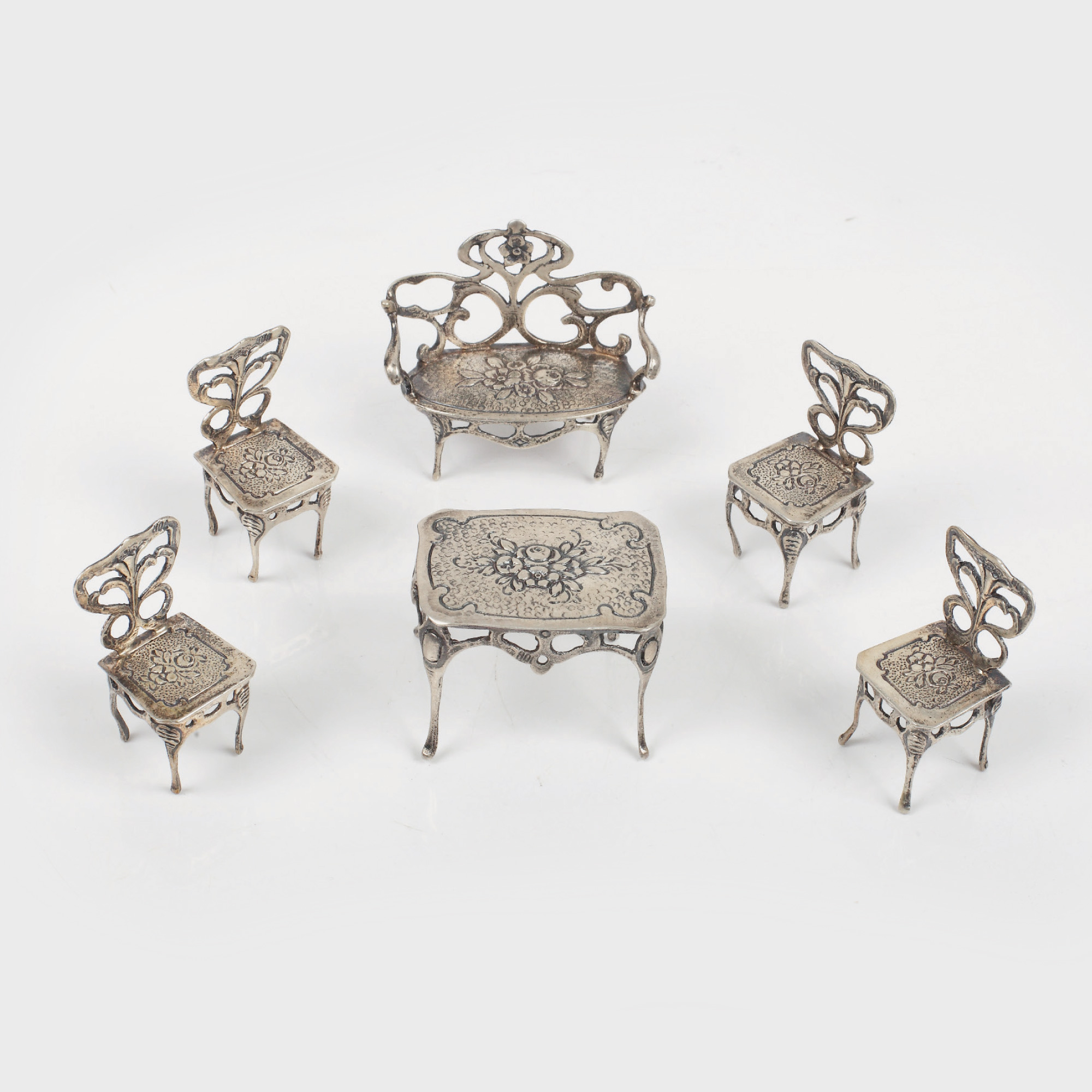 Set format din 6 piese miniaturale ale unui mobilier de salon, din argint, în stil Art Nouveau