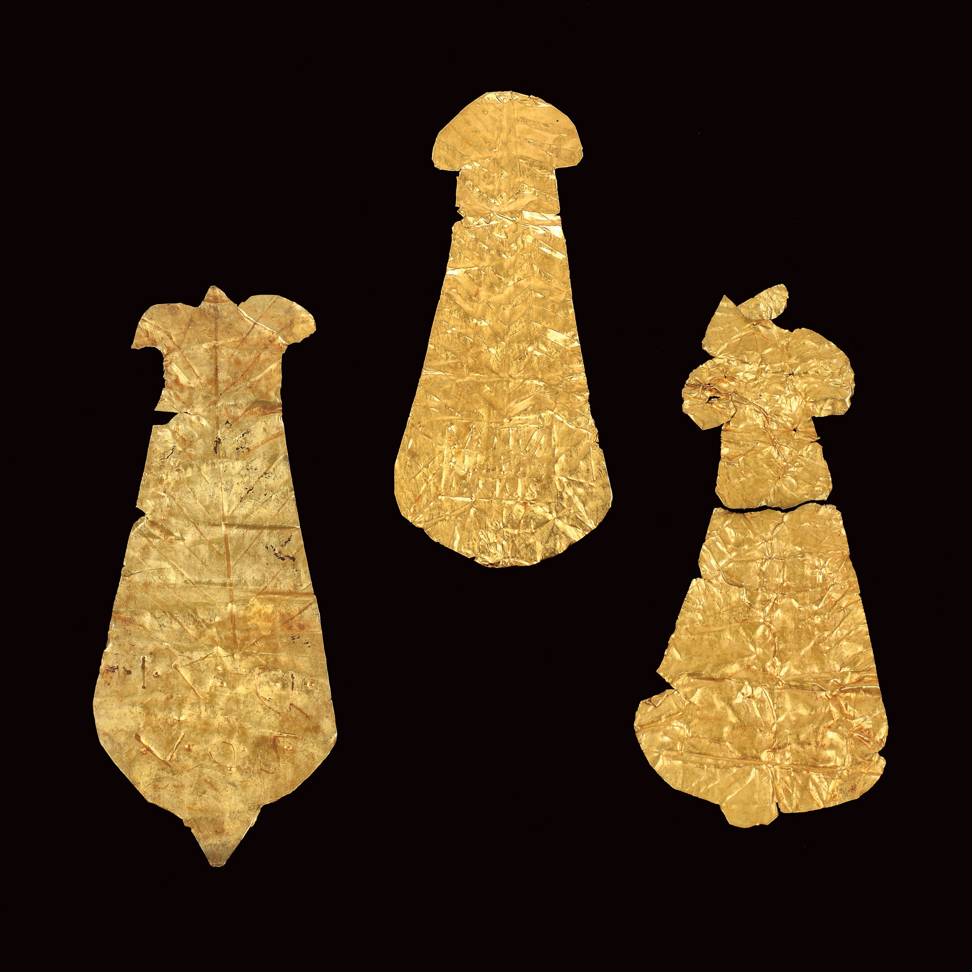 Plăcuțele lui Bitus, set de trei artefacte votive, din aur, sec. II-III e.n. Plăcuțele votive, inscripționate, singurele aflate într-o colecție privată, demonstrează continuitatea populației geto-dace în teritoriul Daciei Romane