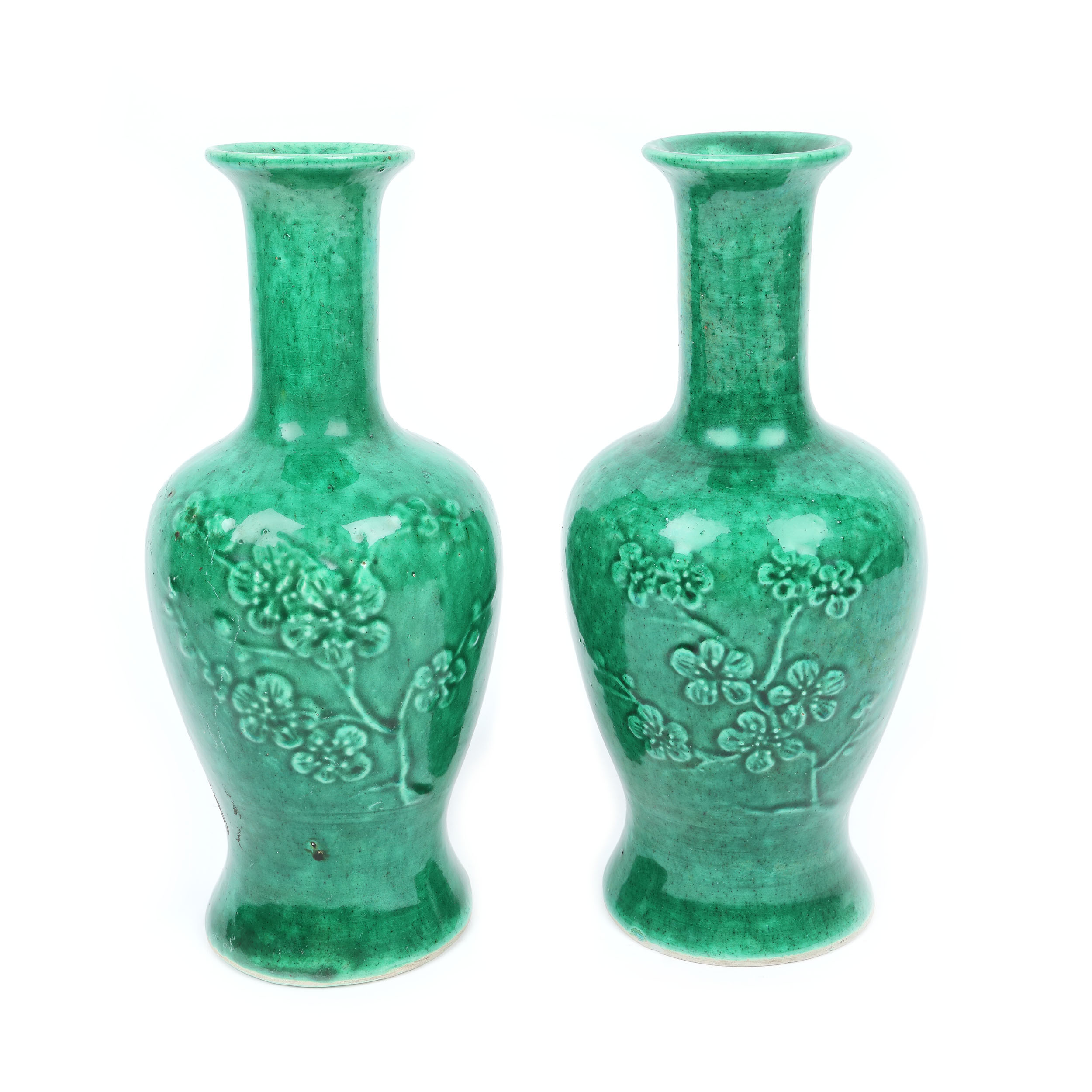 Pereche de vase cu glazură "verde de măr", decorate cu flori de prun, perioada Yongzheng, China, sec. XVIII