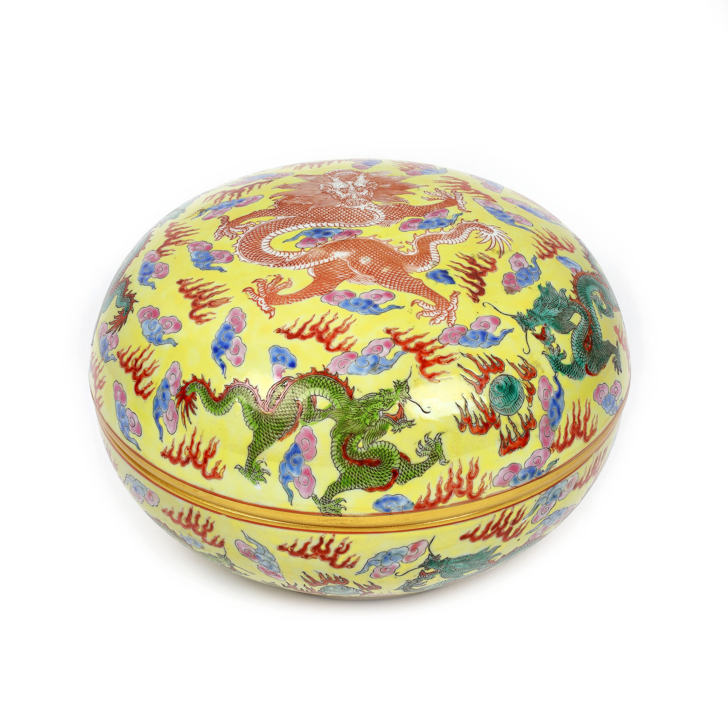 Monumentală cutie din porțelan cu capac, decorată cu motivul dragonilor imperiali, marcată cu sigiliul imperial al Împăratului Guangxu, perioada Qing, China, cca. 1875-1908