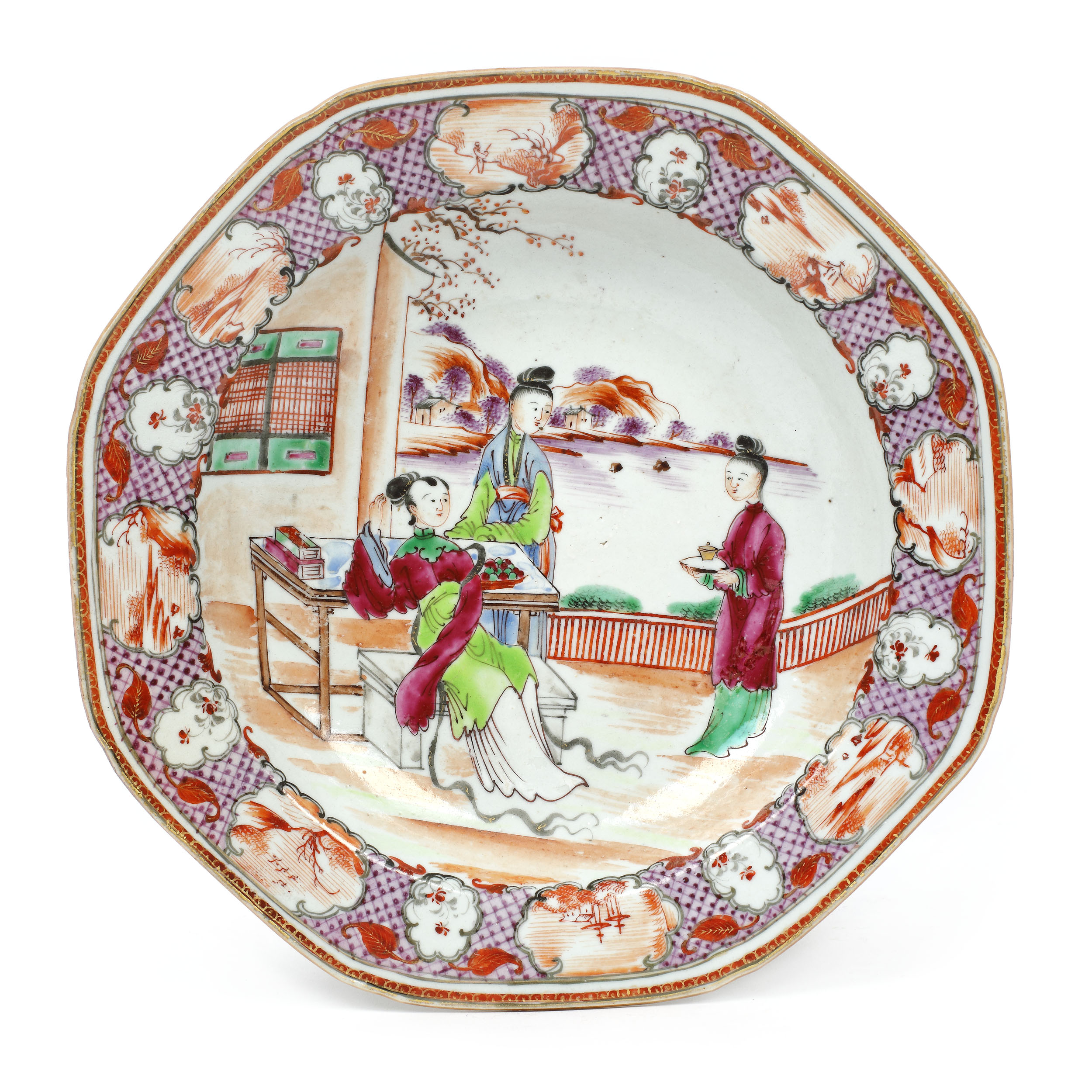 Platou din porțelan parțial aurit, decorat în manieră tradițională, aparținând ”Famille rose”, perioada Qianlong, China, cca. 1736-1795