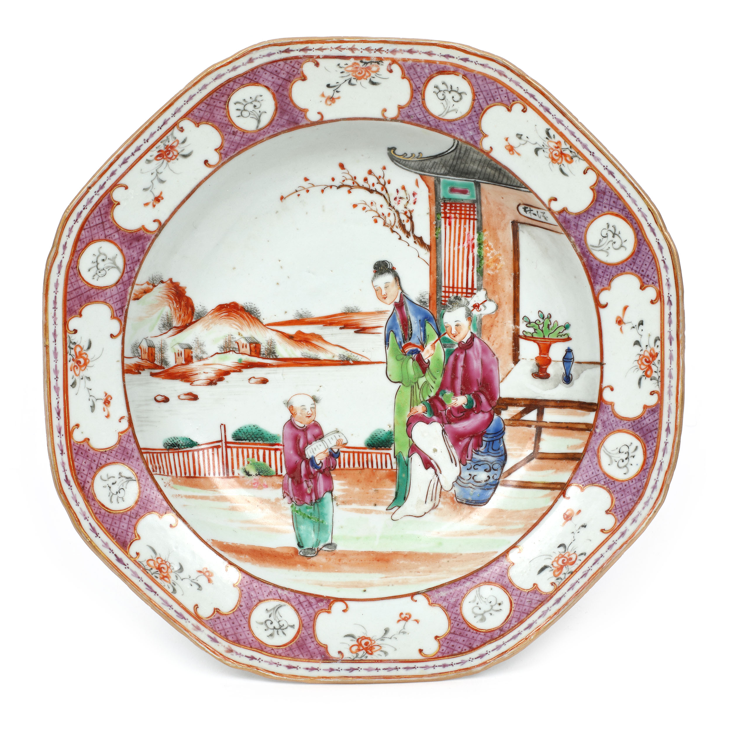 Platou din porțelan parțial aurit, decorat în manieră tradițională, aparținând ”Famille rose”, perioada Qianlong, China, cca. 1736-1795