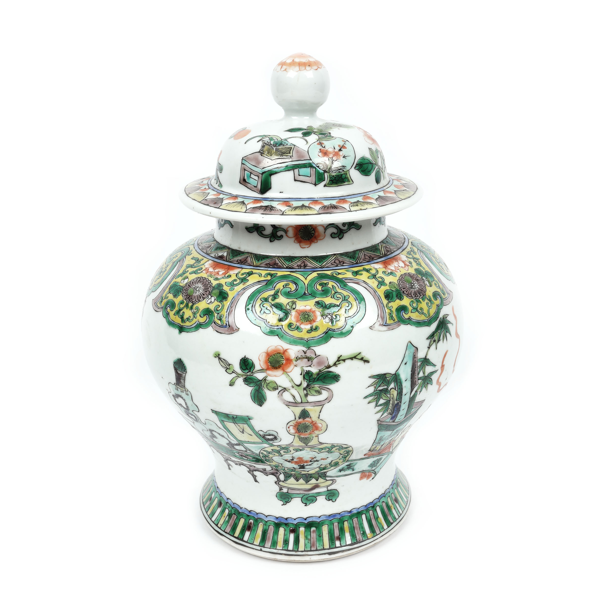 Vessel and lid, decorated with flower motifs and the "One Hundred Antiques" motif, made of Kangxi marked procelain with "double ring", the  Kangxi Period, China, the beginning of the 18th century