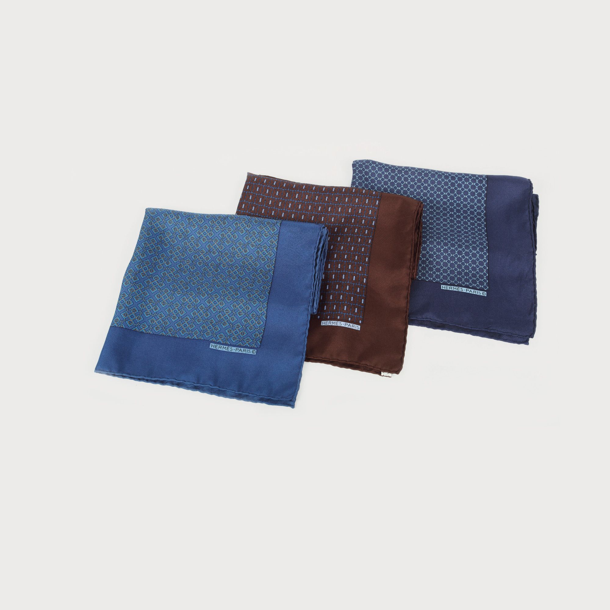 Elegant set de batiste de costum Hermès, din mătase naturală, piese de colecție