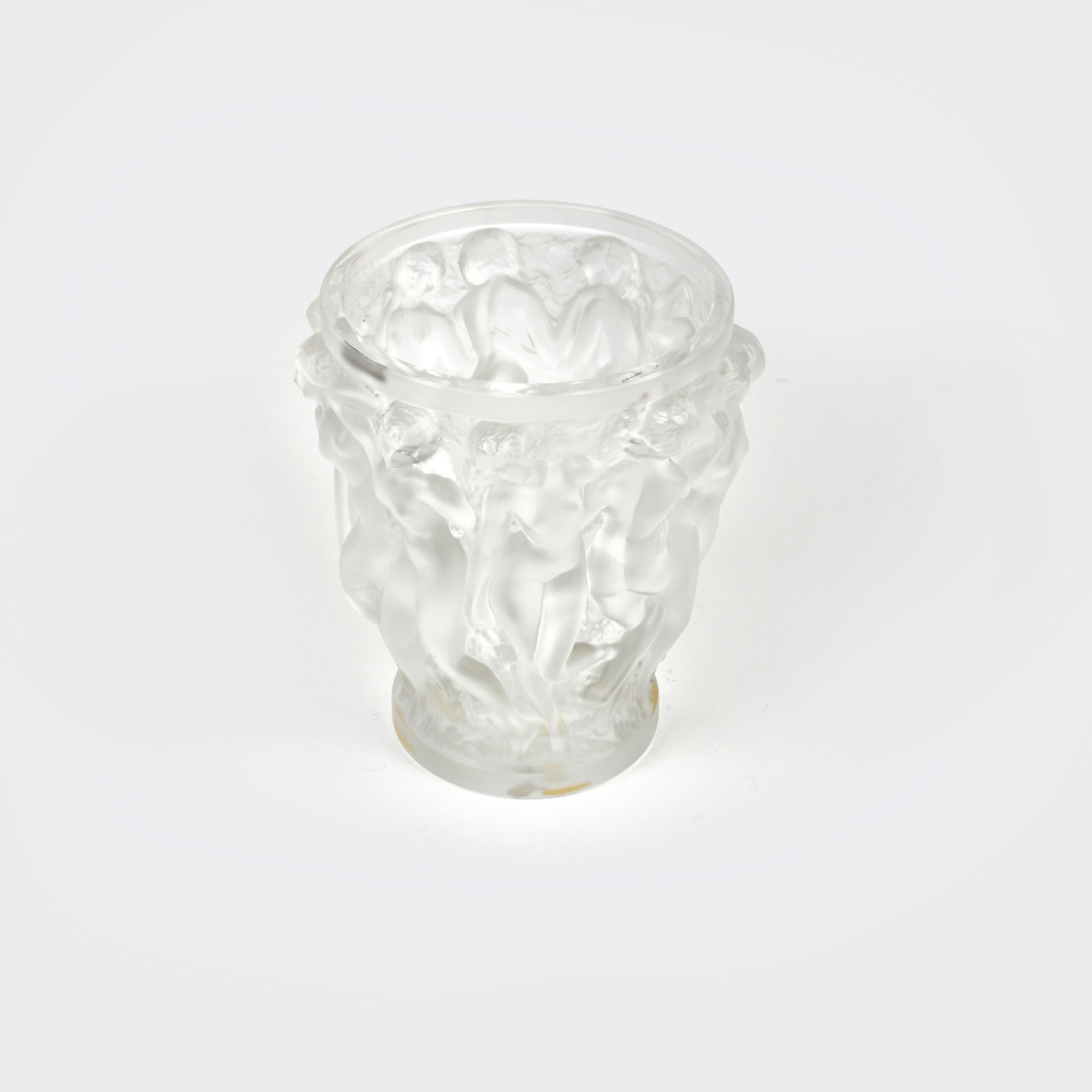 "Bacchantes" - vas Lalique, decorat cu alaiul zeului Bacchus