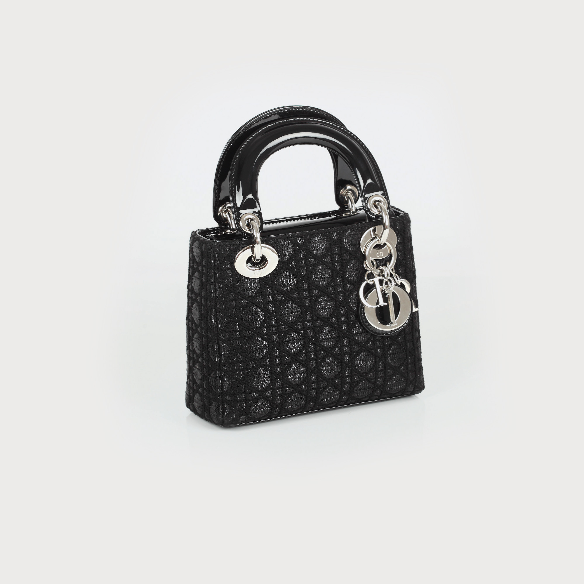 Elegantă poșetă "Mini Lady Dior", dedicată prințesei Diana