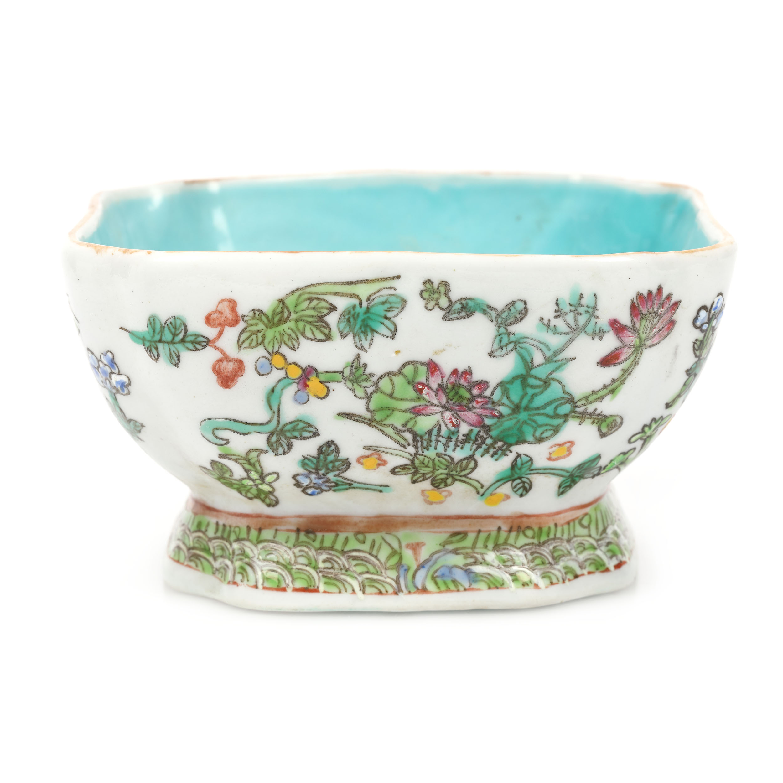 Porcelain bowl decorated with floral motifs, Tongzhi marked, China, the 19th century