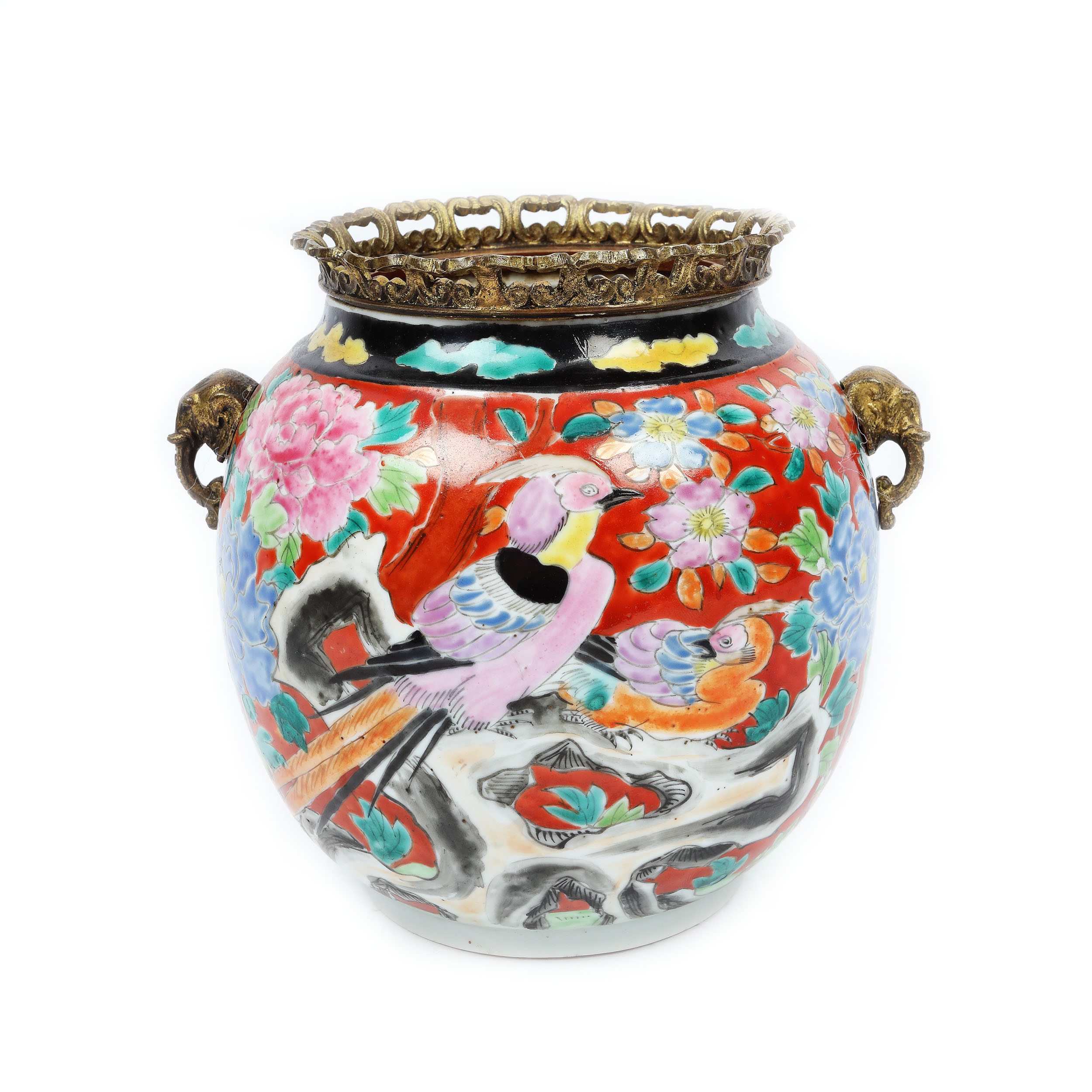 Vas din porțelan și bronz Nyonyaware, export pentru etnia Peranakan, descendenții chinezilor care au emigrat în sud-vestul Malaeziei și Singapore, perioada Guangxu, China, cca. 1875-1908