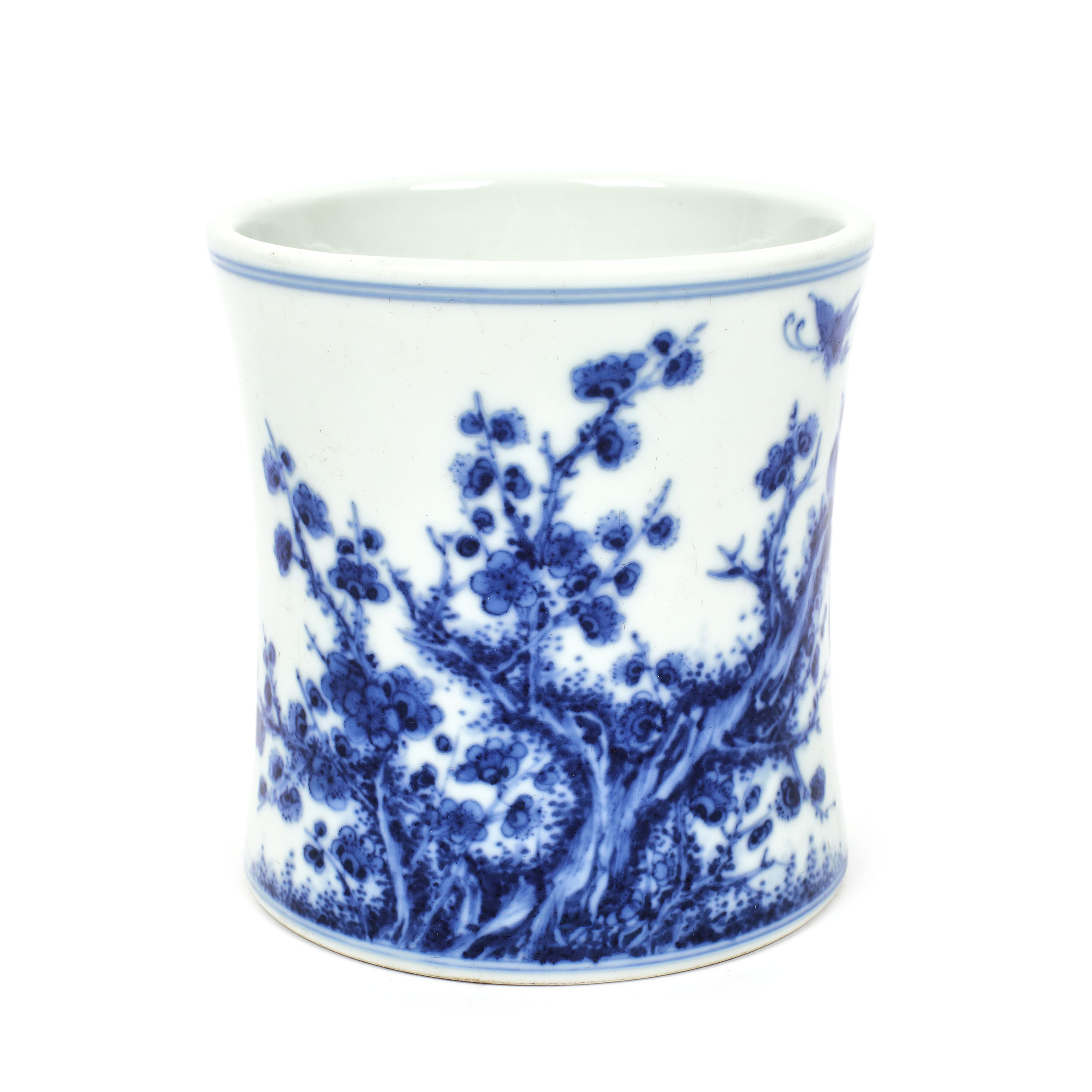 Vas pentru pensule, din porțelan pictat cu flori de prun și păsări, atribuit lui Wang Bu (1898-1968), marcat Guangxu, perioada Republicană, China, cca. 1912-1949