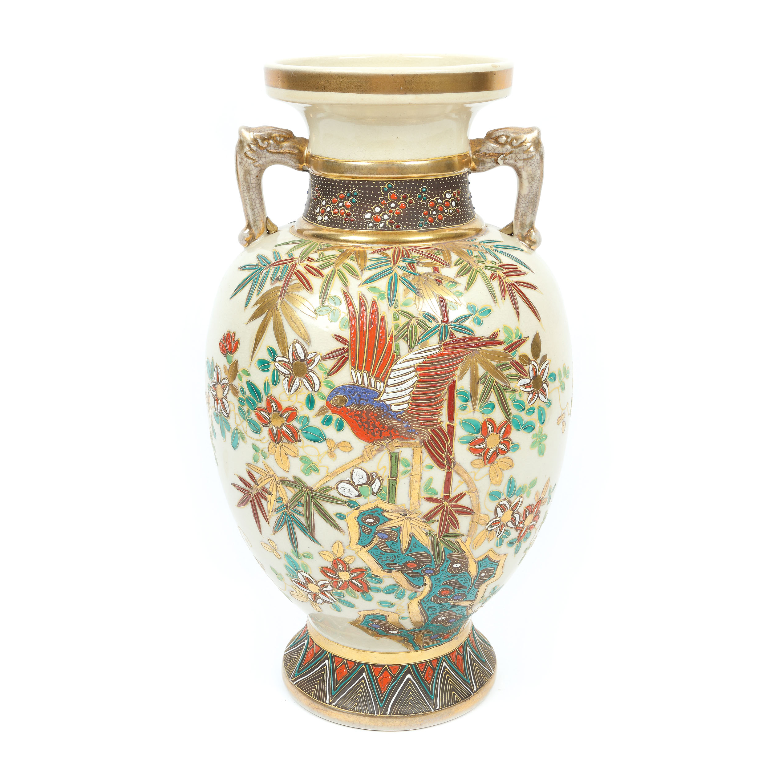 Vas din ceramică glazurată Satsuma, decorat cu frunze de bambus și rândunică, semnată ”Bizan”, perioada Taisho, Japonia, cca. 1912-1926, cadou protocolar către Generalul Leontin Sălăjan din partea prim-ministrului Nobusuke Kishi, anii '1960