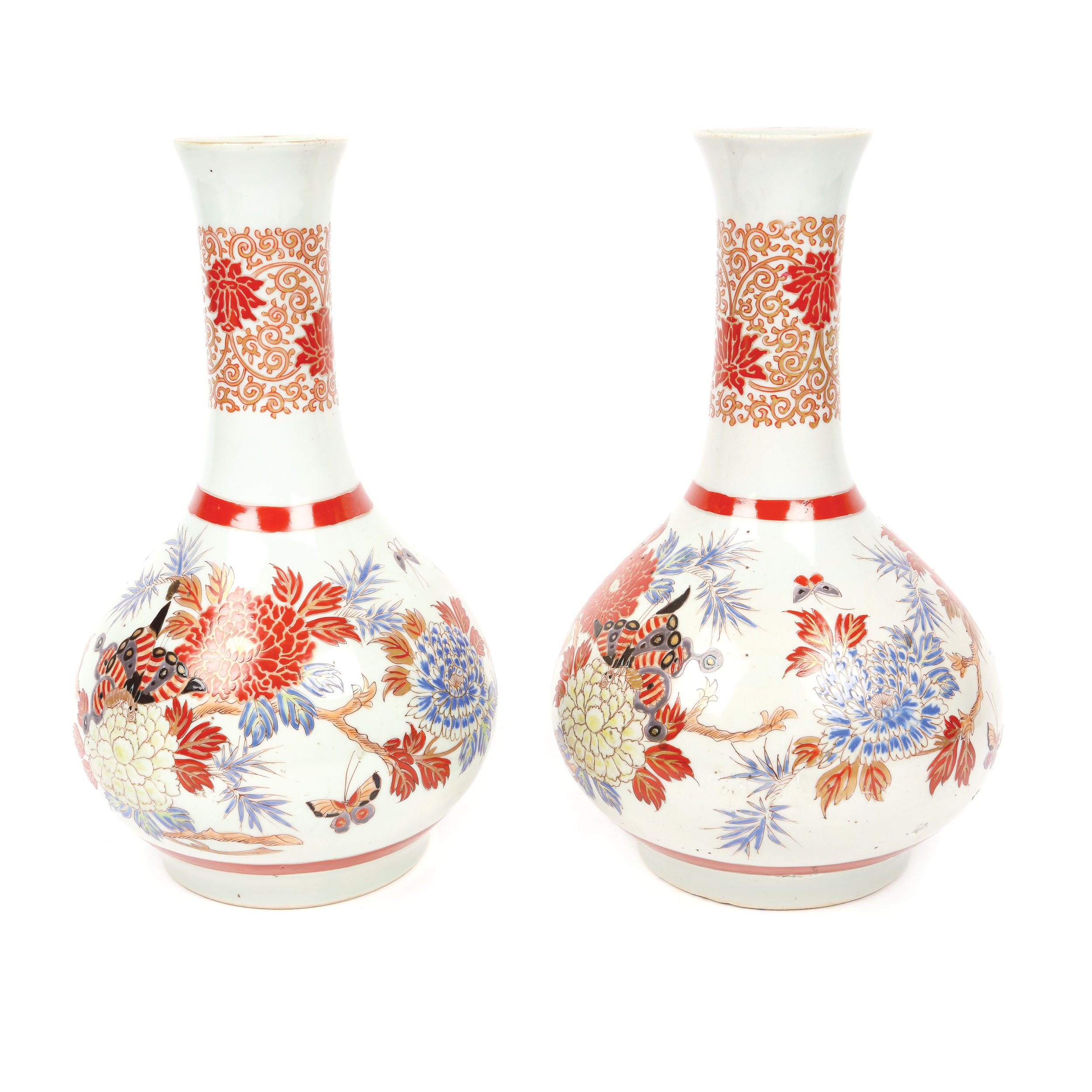 Pereche de vase din ceramică, decorate cu crizanteme, în manieră Imari, perioada Meiji, Japonia, începutul sec. XX