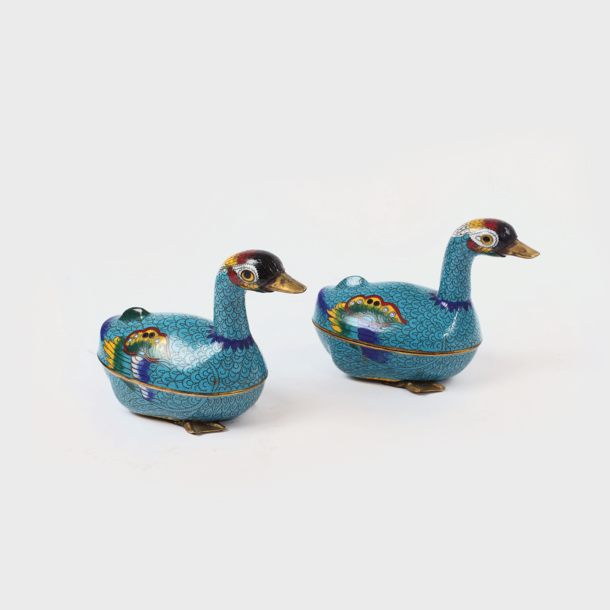 Pereche de casete cloisonné, reprezentând rațe sălbatice