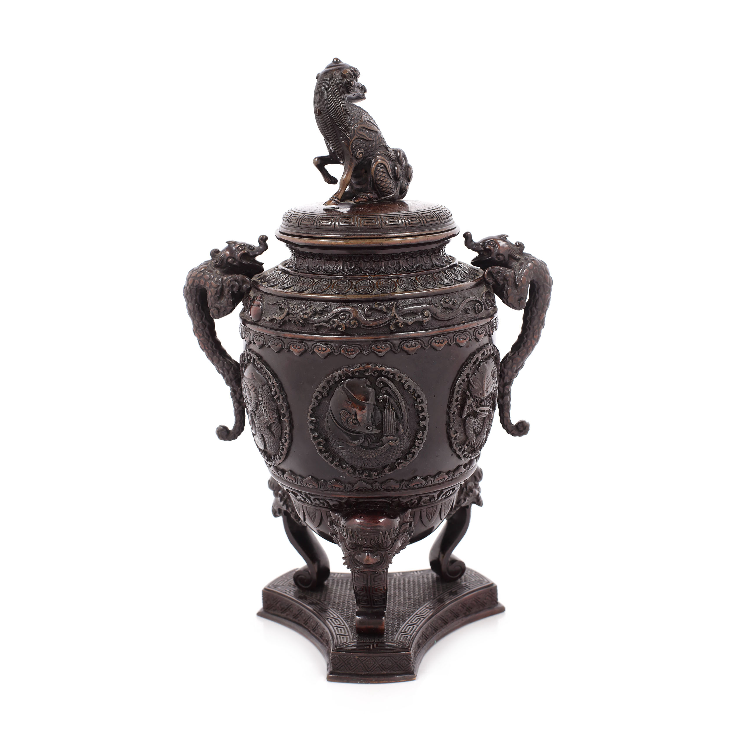 Vas din bronz patinat, pentru ars tămâie, decorat cu animale fantastice, perioada Meiji, Japonia, sec. XIX