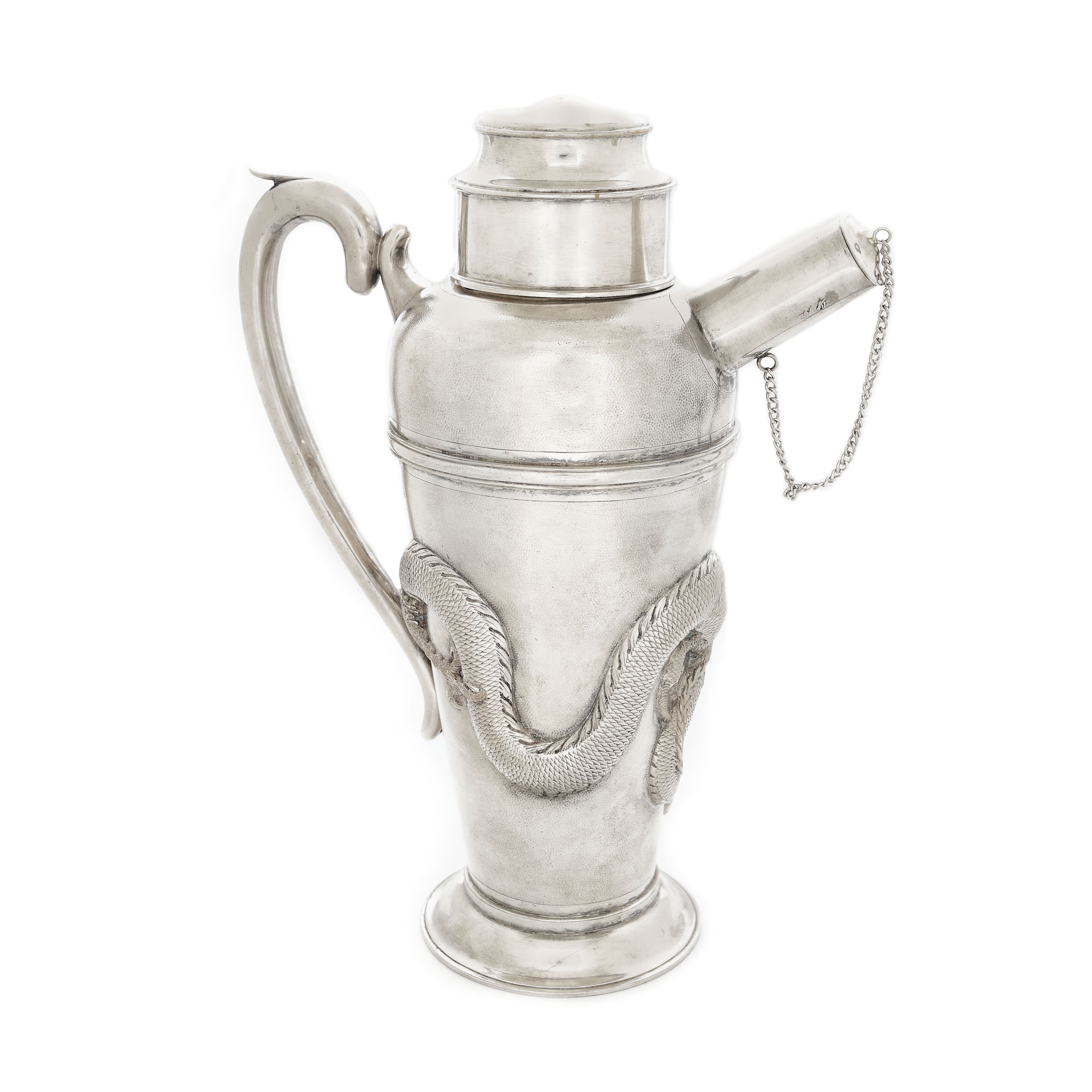 Cocktail shaker lucrat manual, decorat cu motivul dragonului cu trei gheare, realizat de către Hung Chong, perioada Republicană, Shanghai, China, cca. 1925