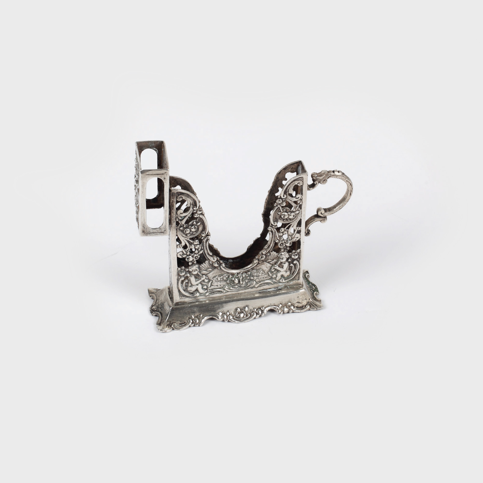 Delicat suport de birou, pentru fumat, din argint, 1895-1910
