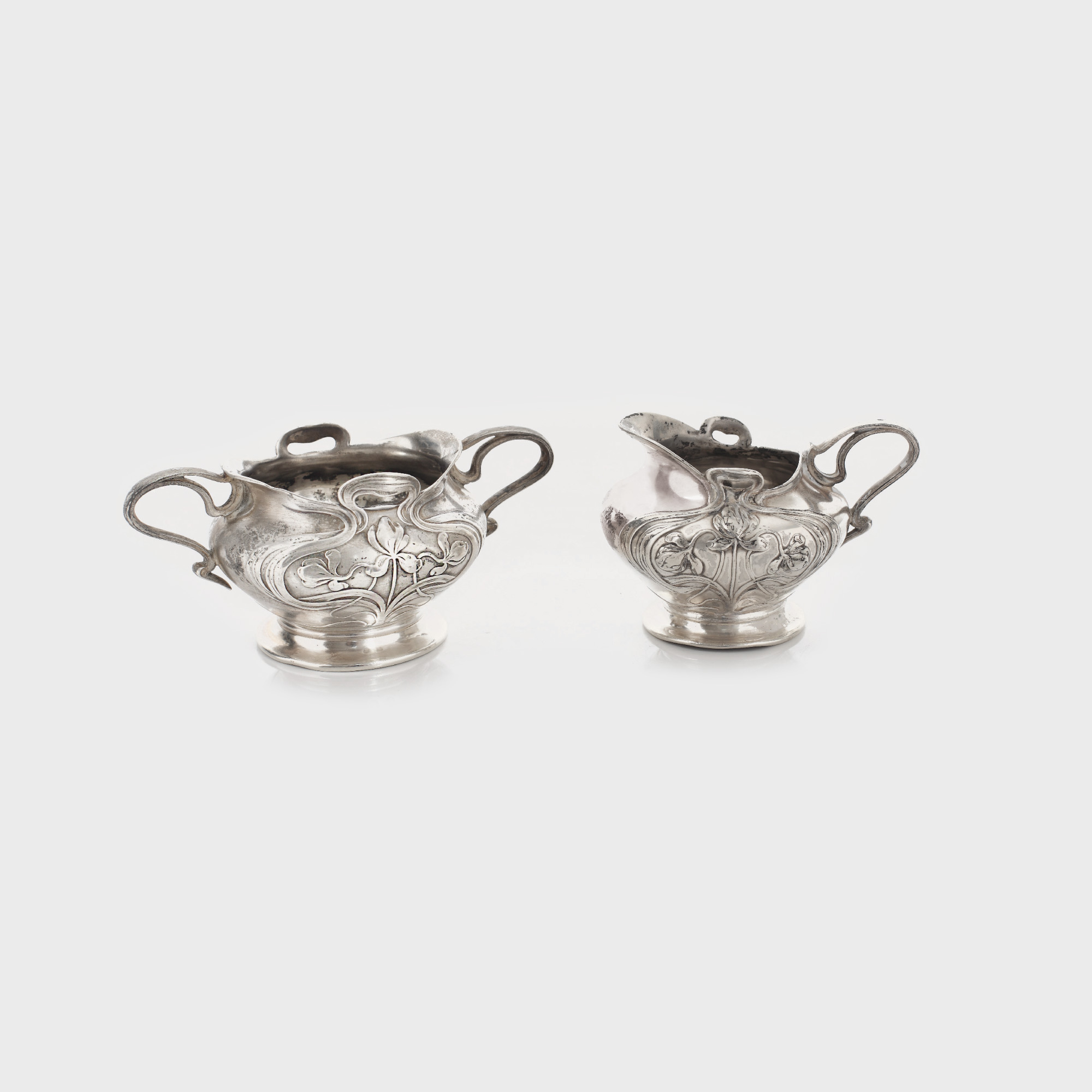 Set format din letieră și zaharniță argintate WMF, stil Art Nouveau, decorate cu iriși, 1905-1910