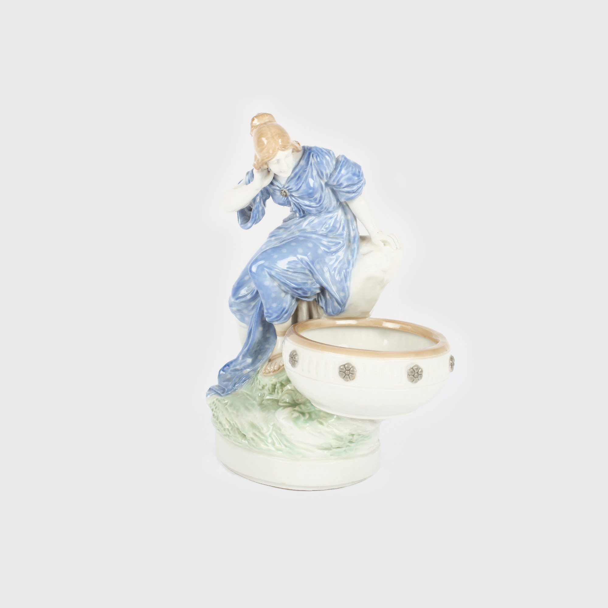 Centru de masă din porțelan Amphora, stil Art Nouveau, decorat cu personaj feminin, 1905-1910