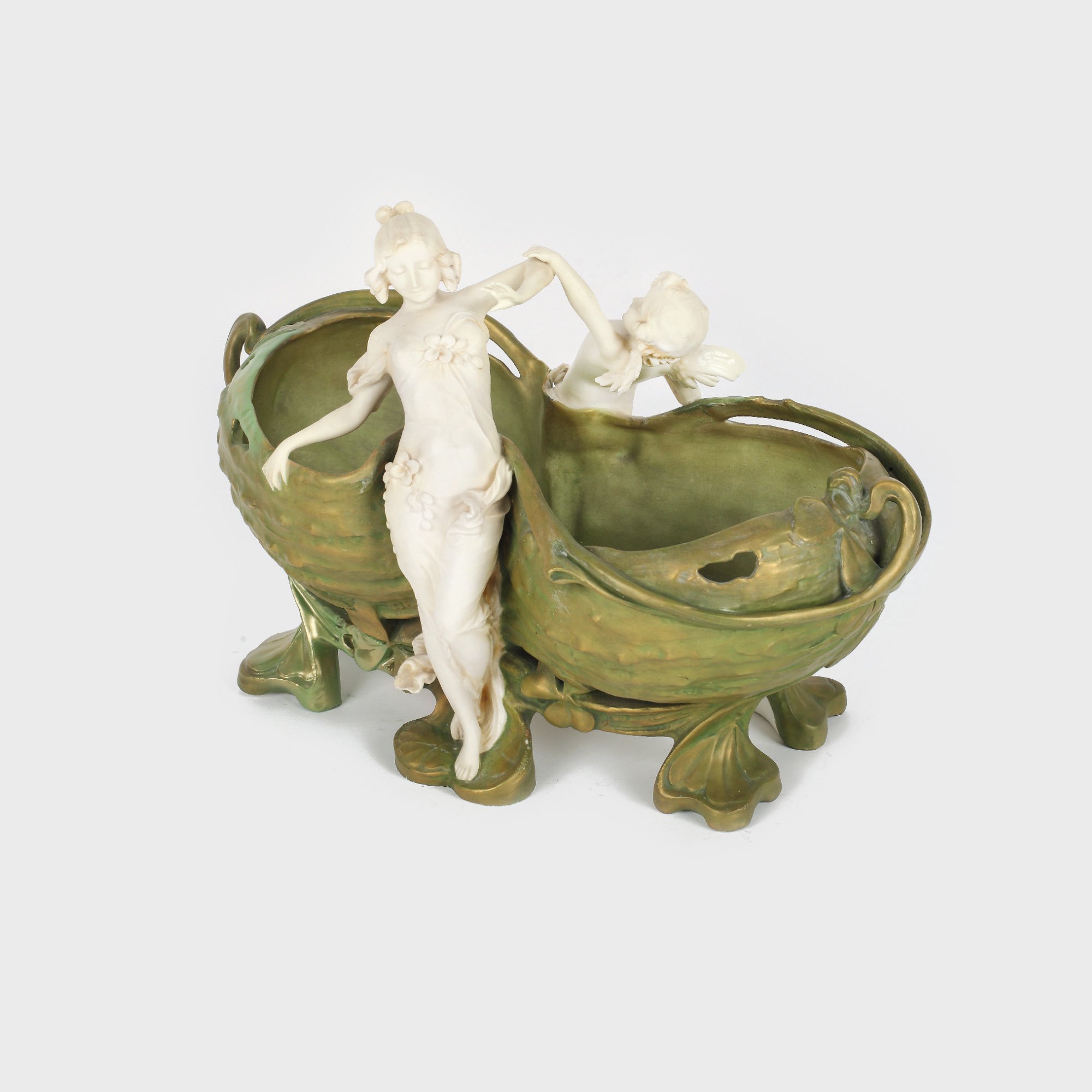 Grațioasă fructieră din porțelan Ernst Wahliss, stil Art Nouveau, 1897-1906, piesă de colecție