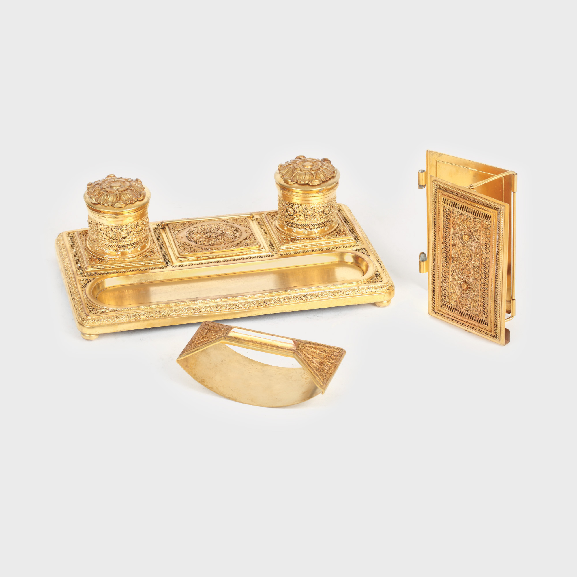 Elegant set de birou, aurit, Erhard & Söhne, bogat decorat în filigran, 1910-1920