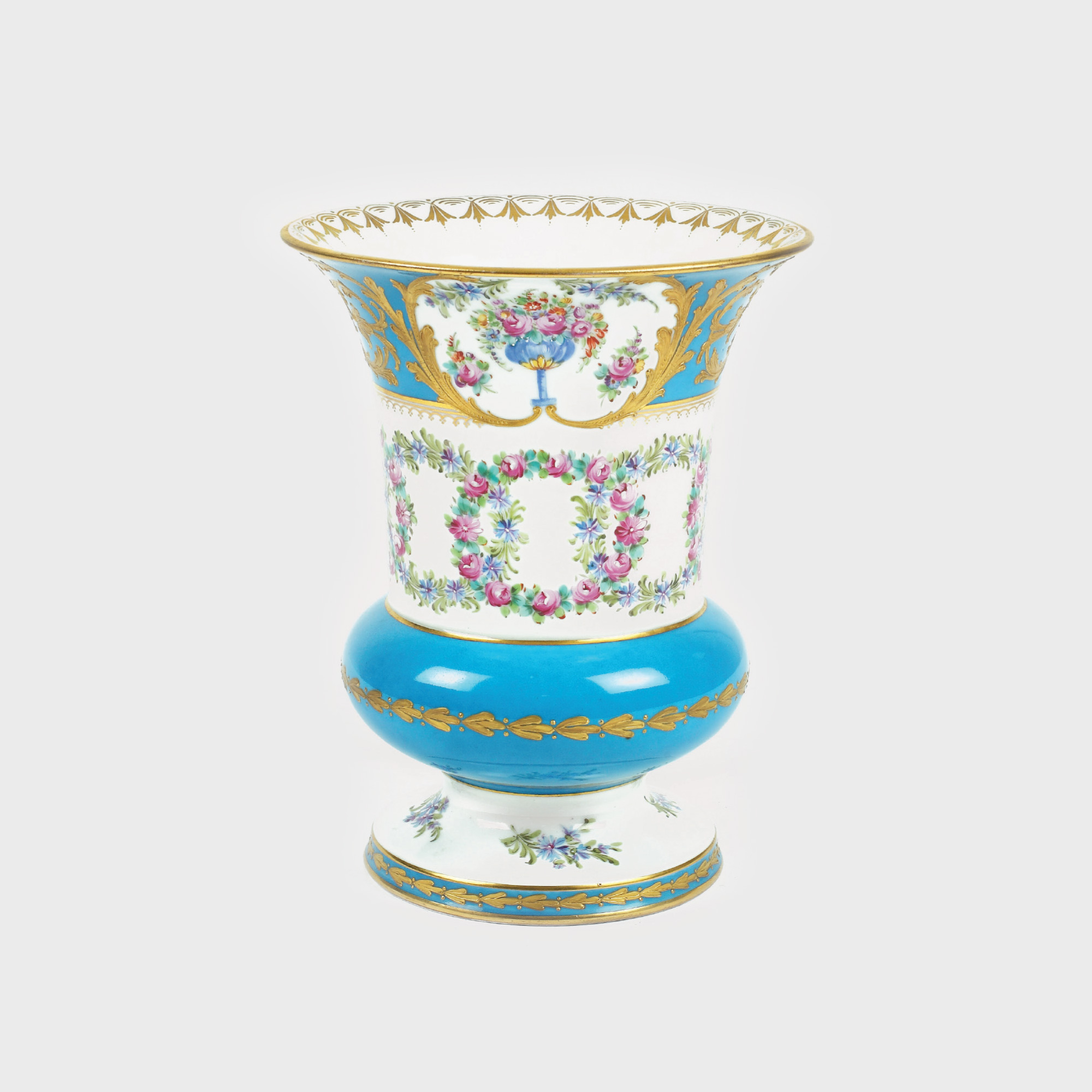 Vas decorativ/cache-pot în manieră Louis-Phillippe, pictat cu trandafiri și vâsc, aur coloidal, sfârșitul sec. XIX