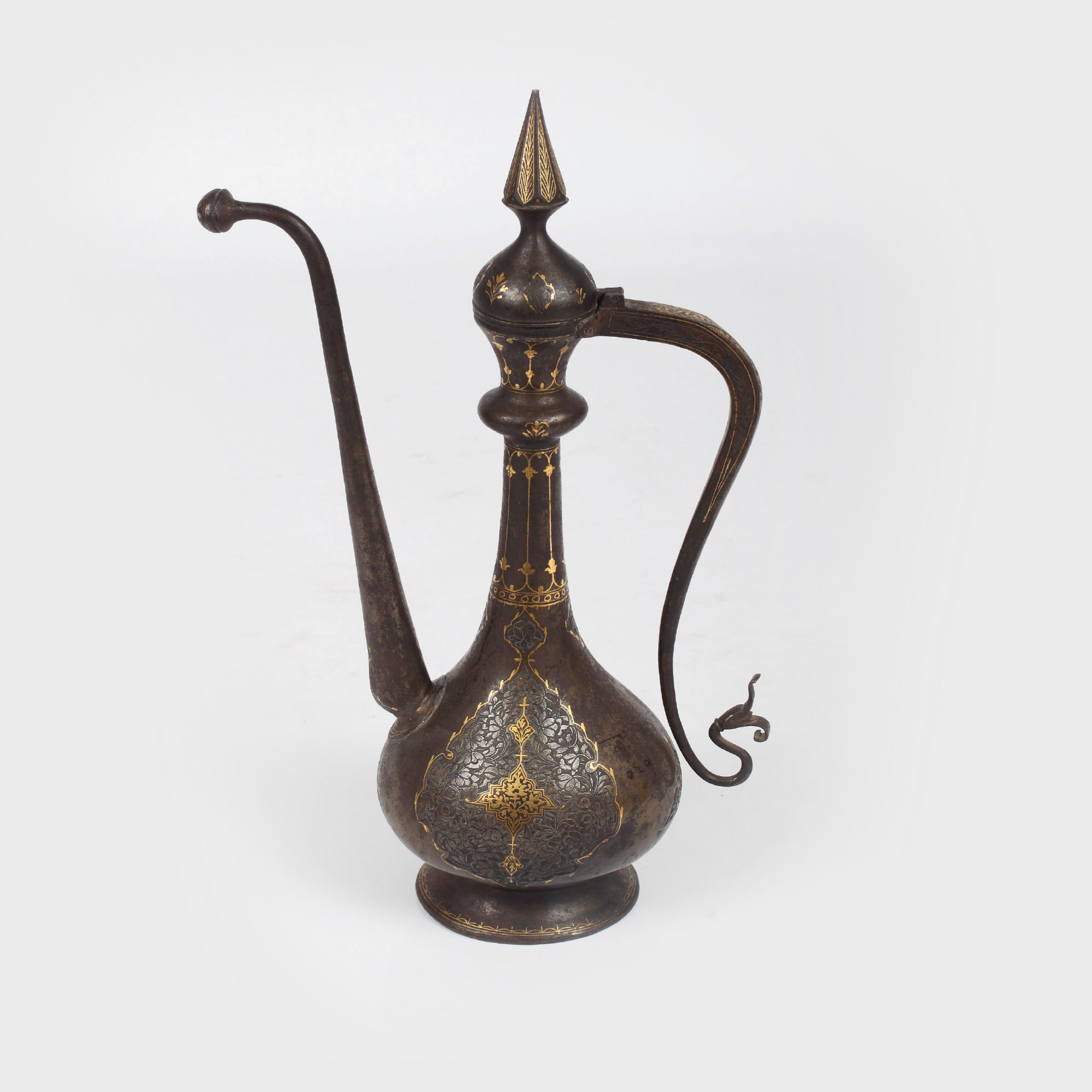 Ibric din metal aurit, decorat cu motive florale, secolul XIX, piesă rară, de colecție; provine din Colecția Dr. Iosif Dona, retrocedată de Muzeul Național de Artă al României în 2007