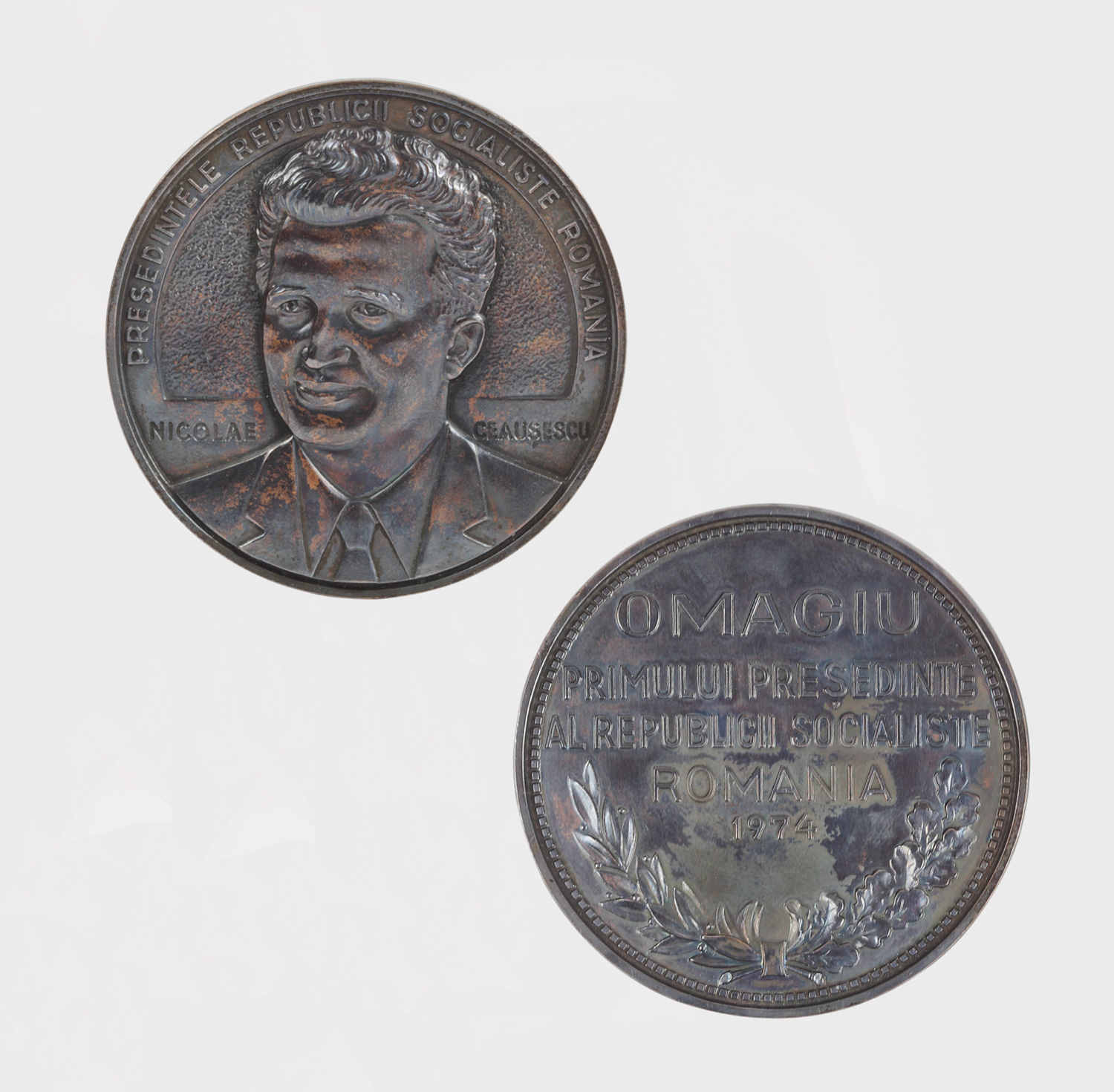 Medalia "Omagiu primului președinte al Republicii Socialiste România", 1974, în cutia originală