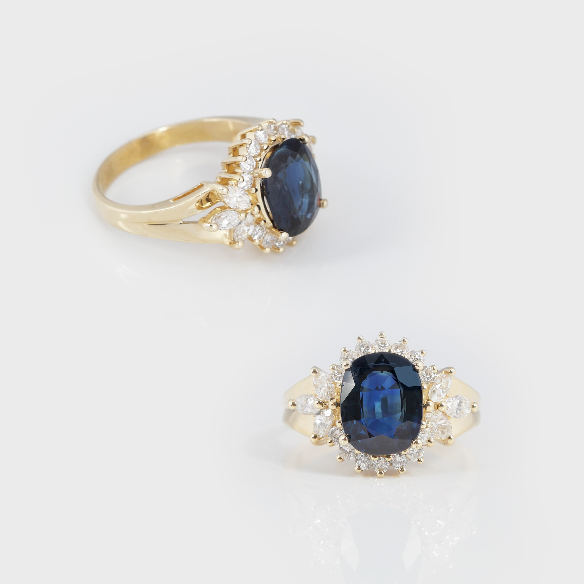 Elegant inel din aur, decorat cu un mare safir și diamante