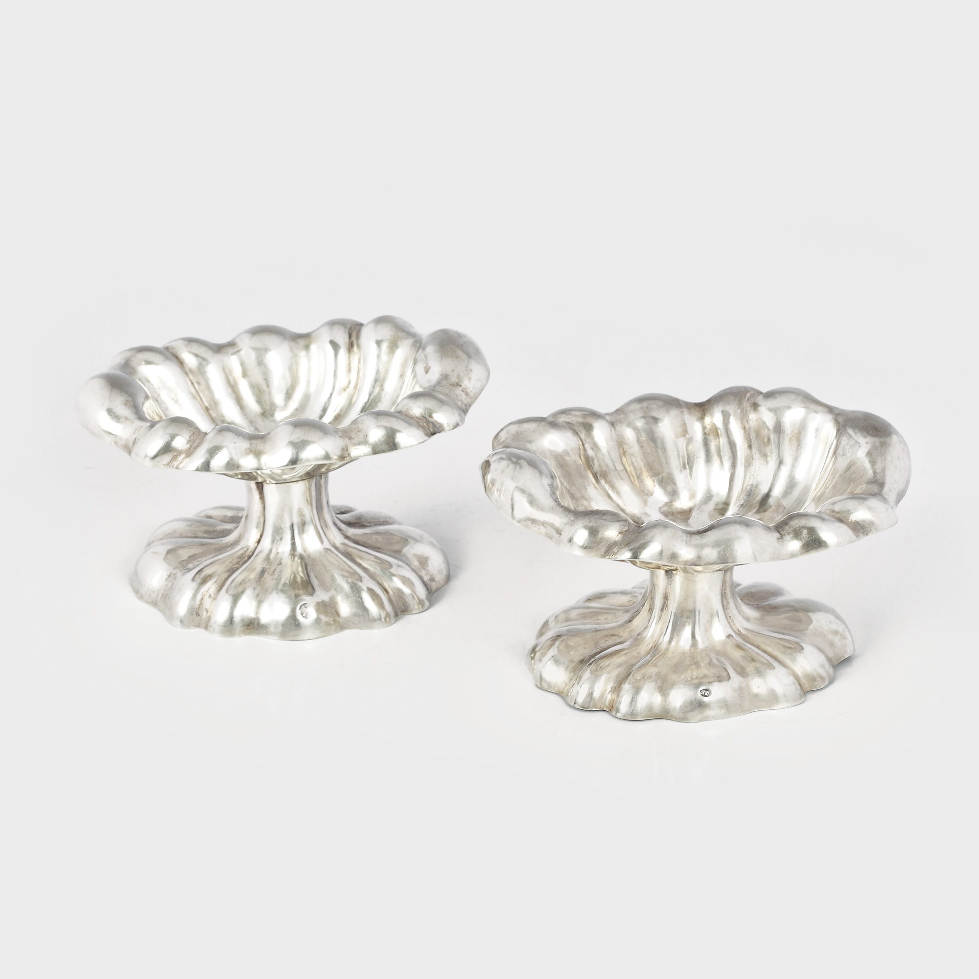 Pereche de solniţe din argint, decorate în stil Biedermeier, cca. 1815-1830