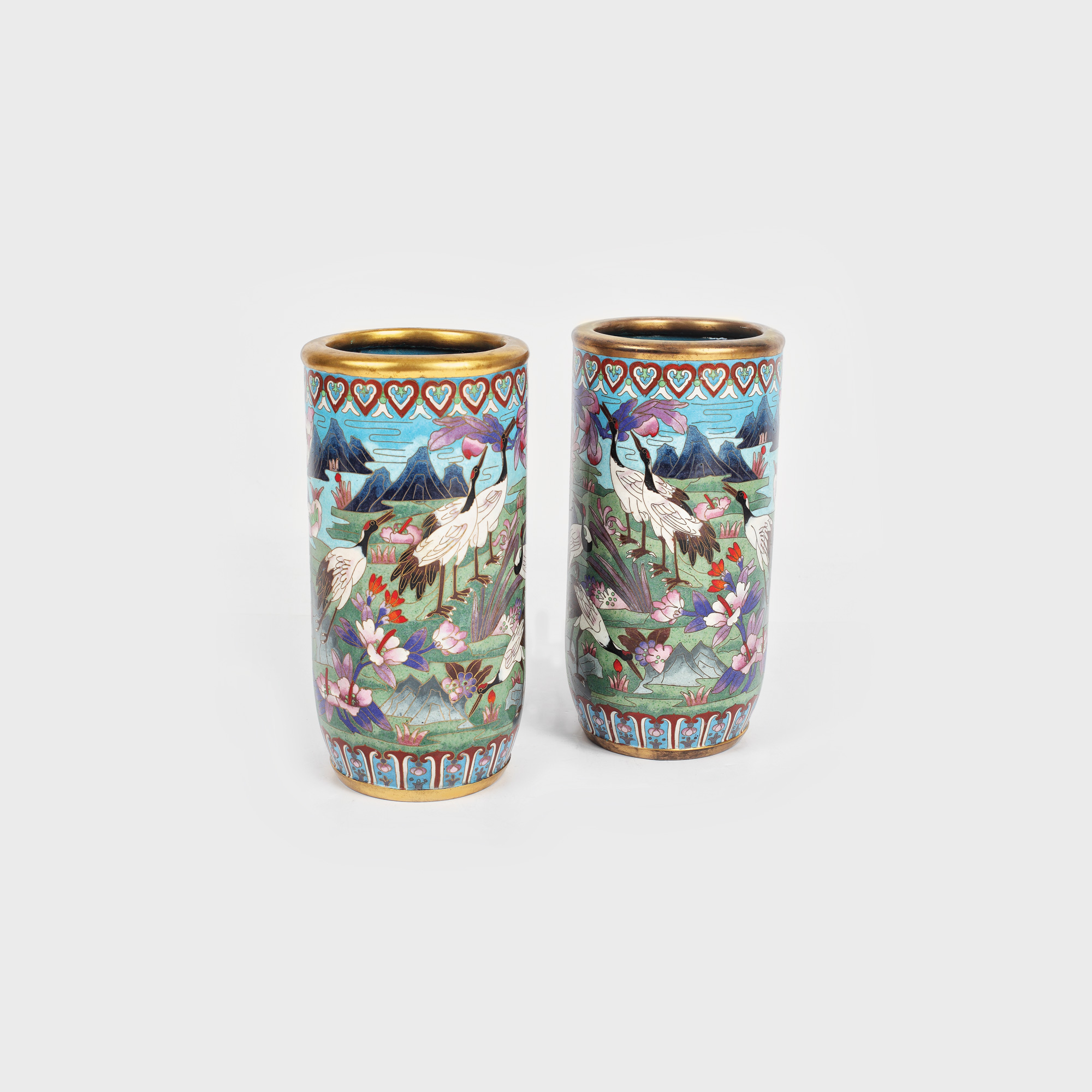 Pereche de vase cloisonne decorate cu cocori și flori de lotus
